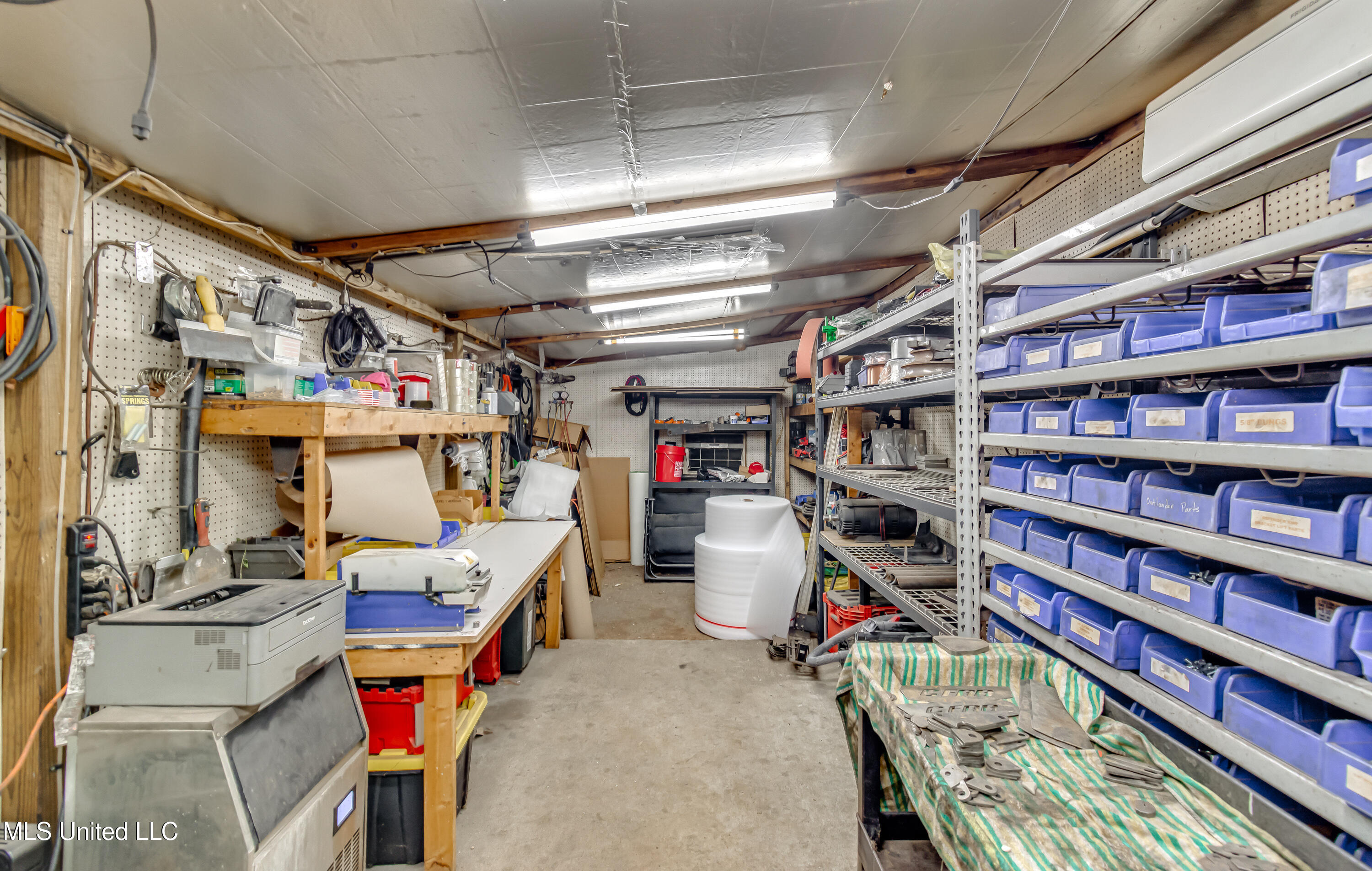 2720 N Sycamore Cove Property Photo 35