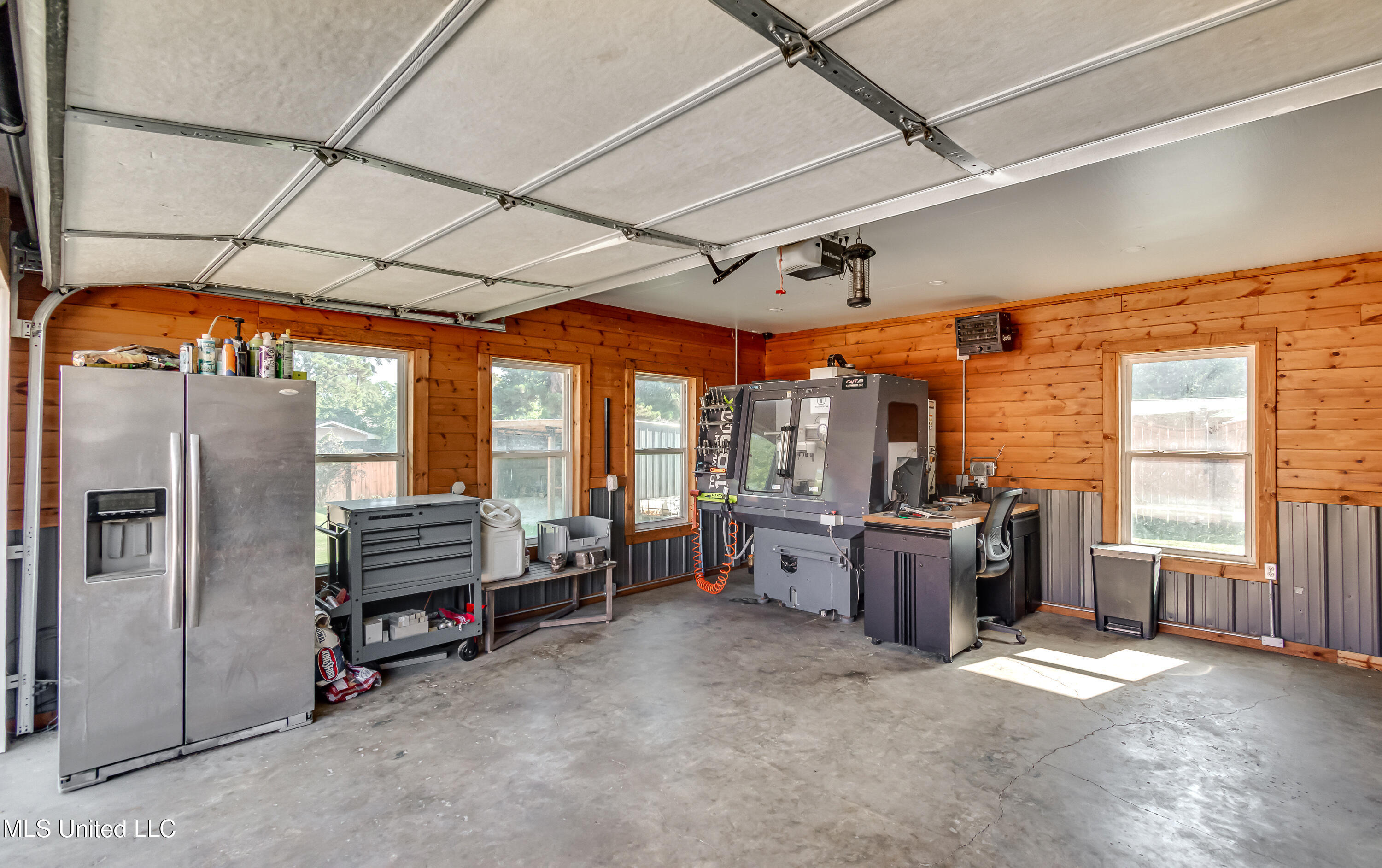 2720 N Sycamore Cove Property Photo 36