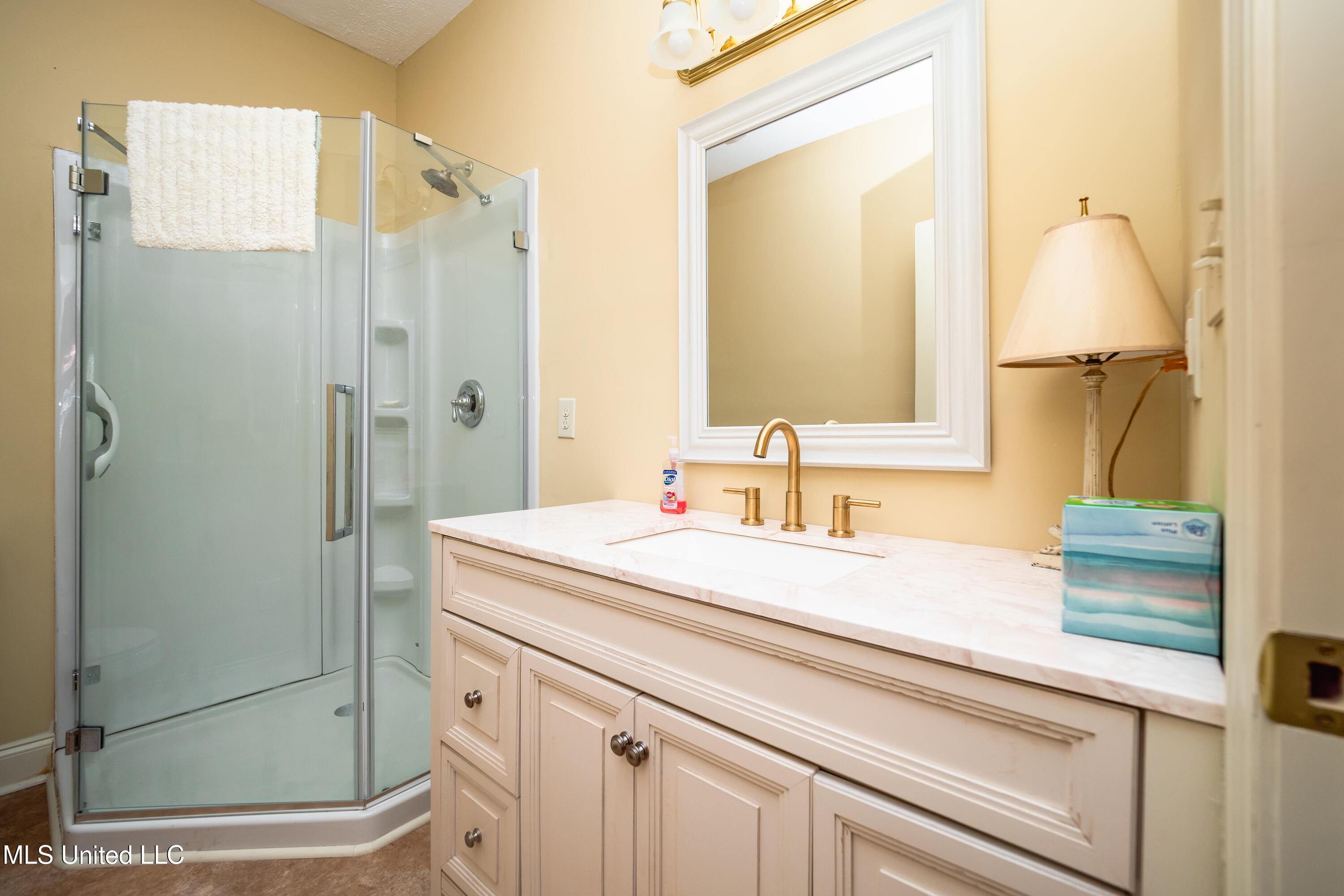 511 Mccluer Road Property Photo 8