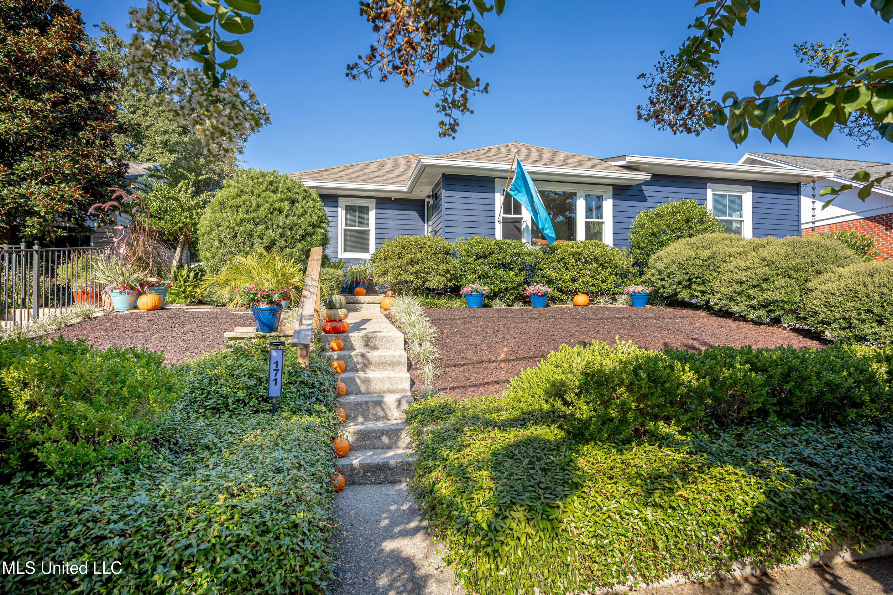 171 Miramar Avenue Property Photo 2