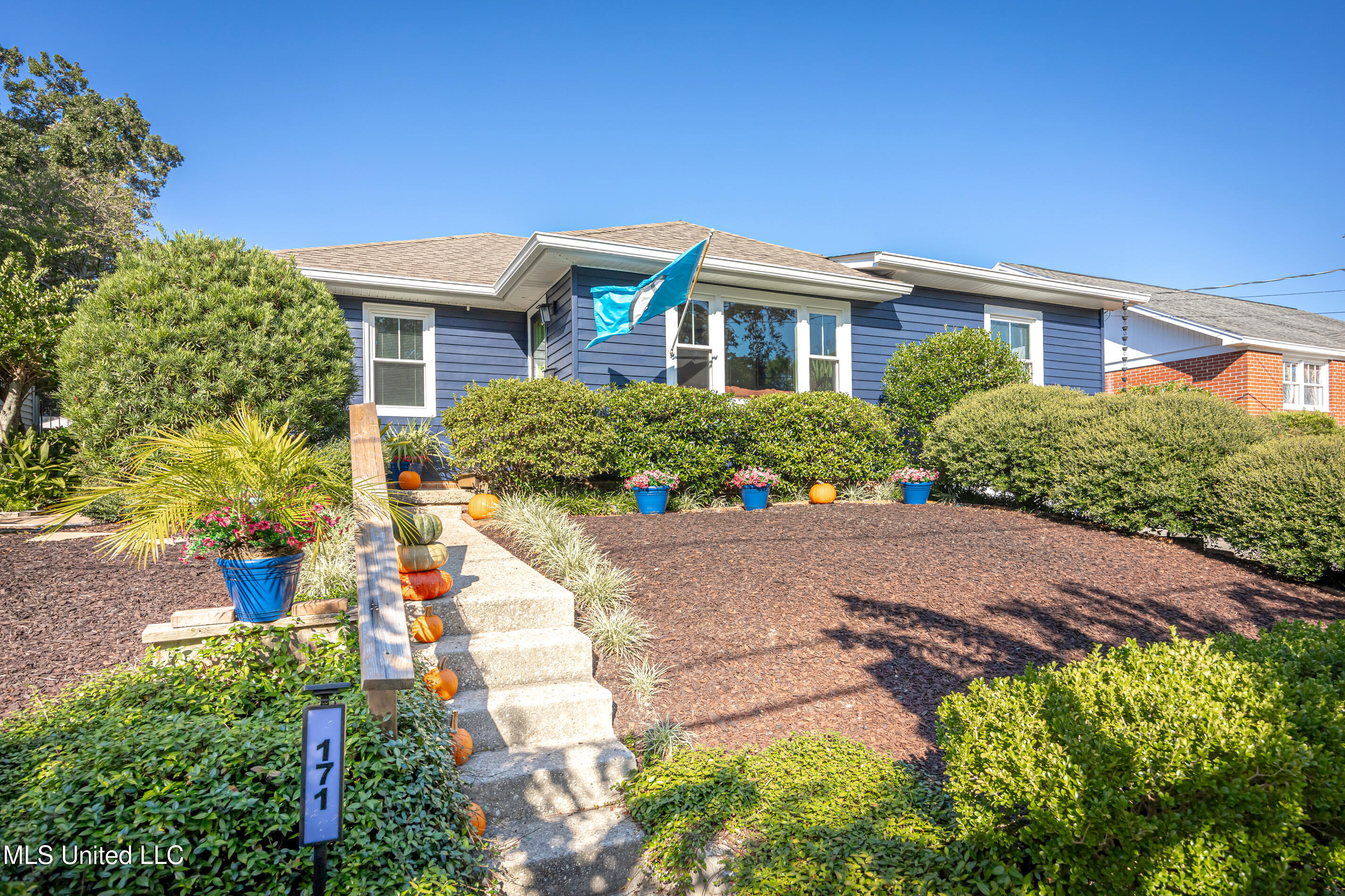 171 Miramar Avenue Property Photo 3