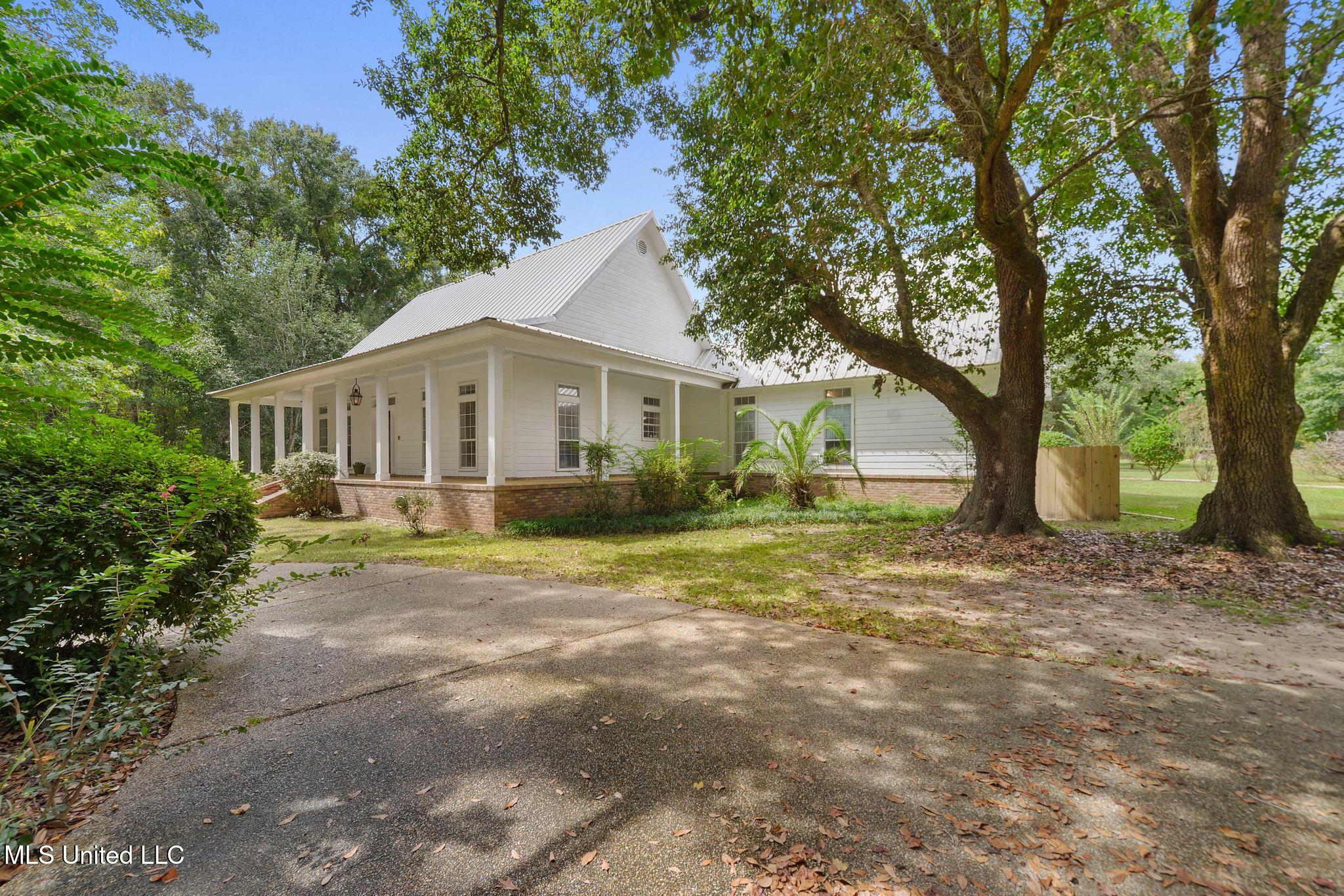 26240 Eddy Road Property Photo 4