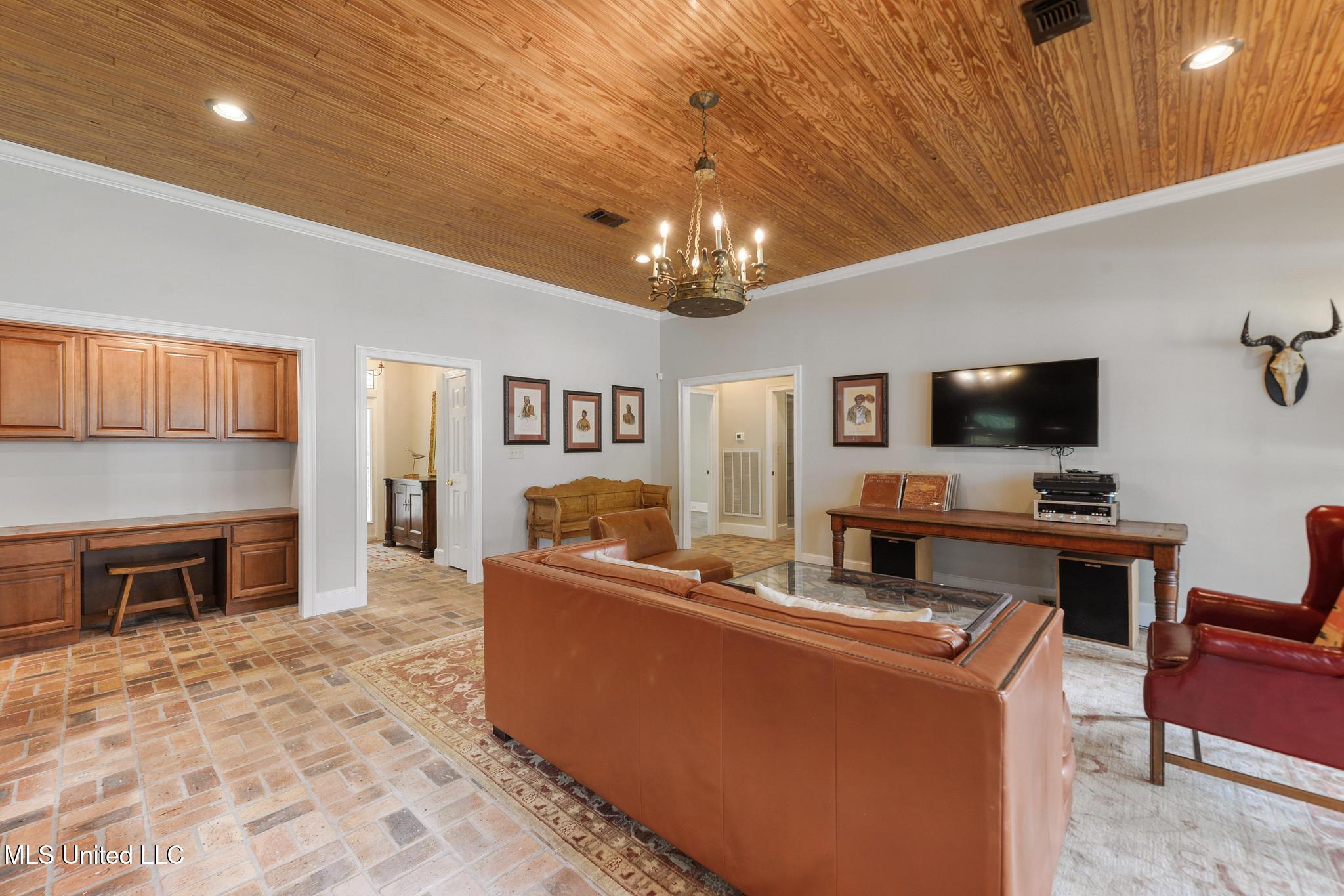 26240 Eddy Road Property Photo 7