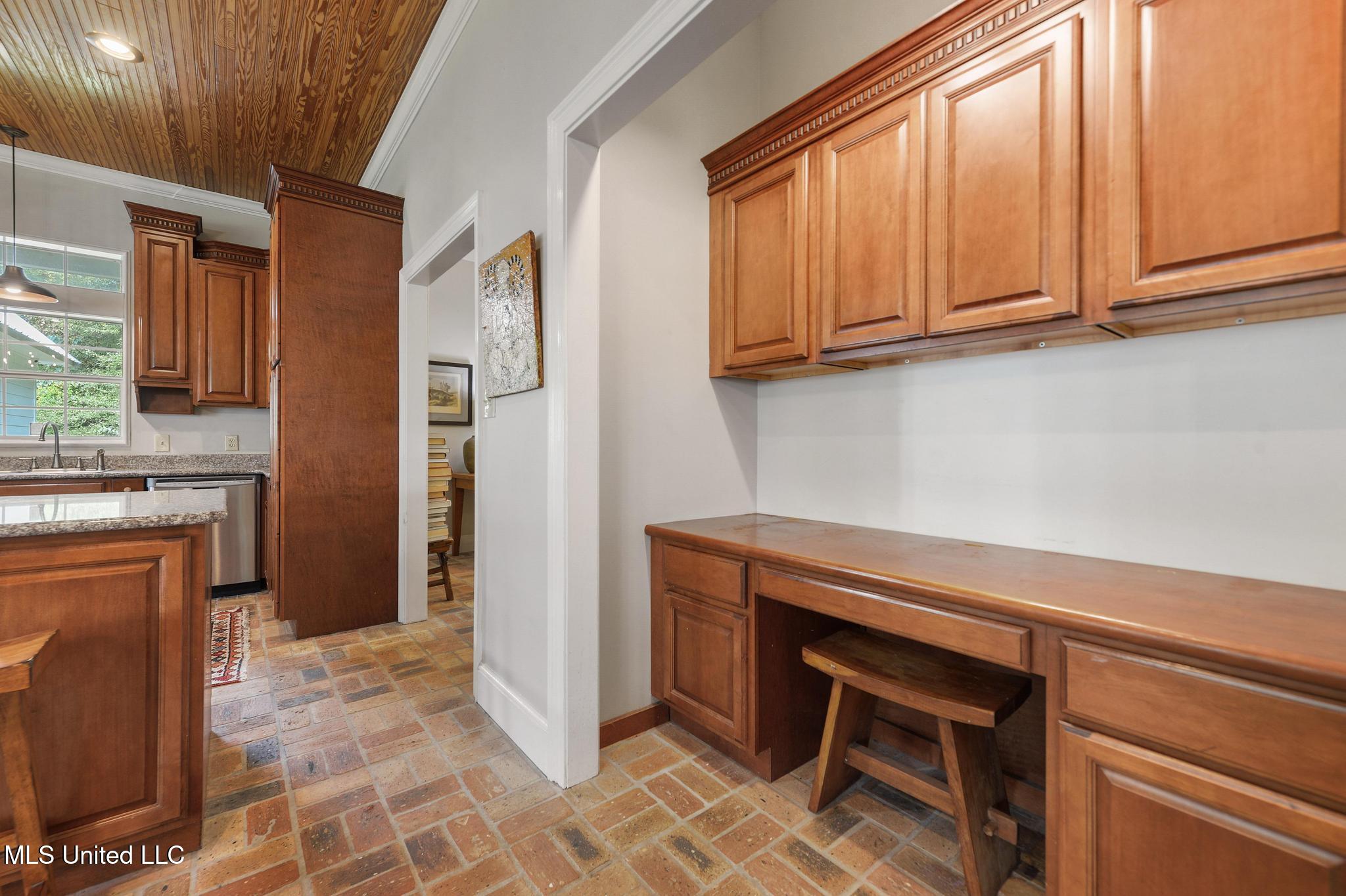 26240 Eddy Road Property Photo 10