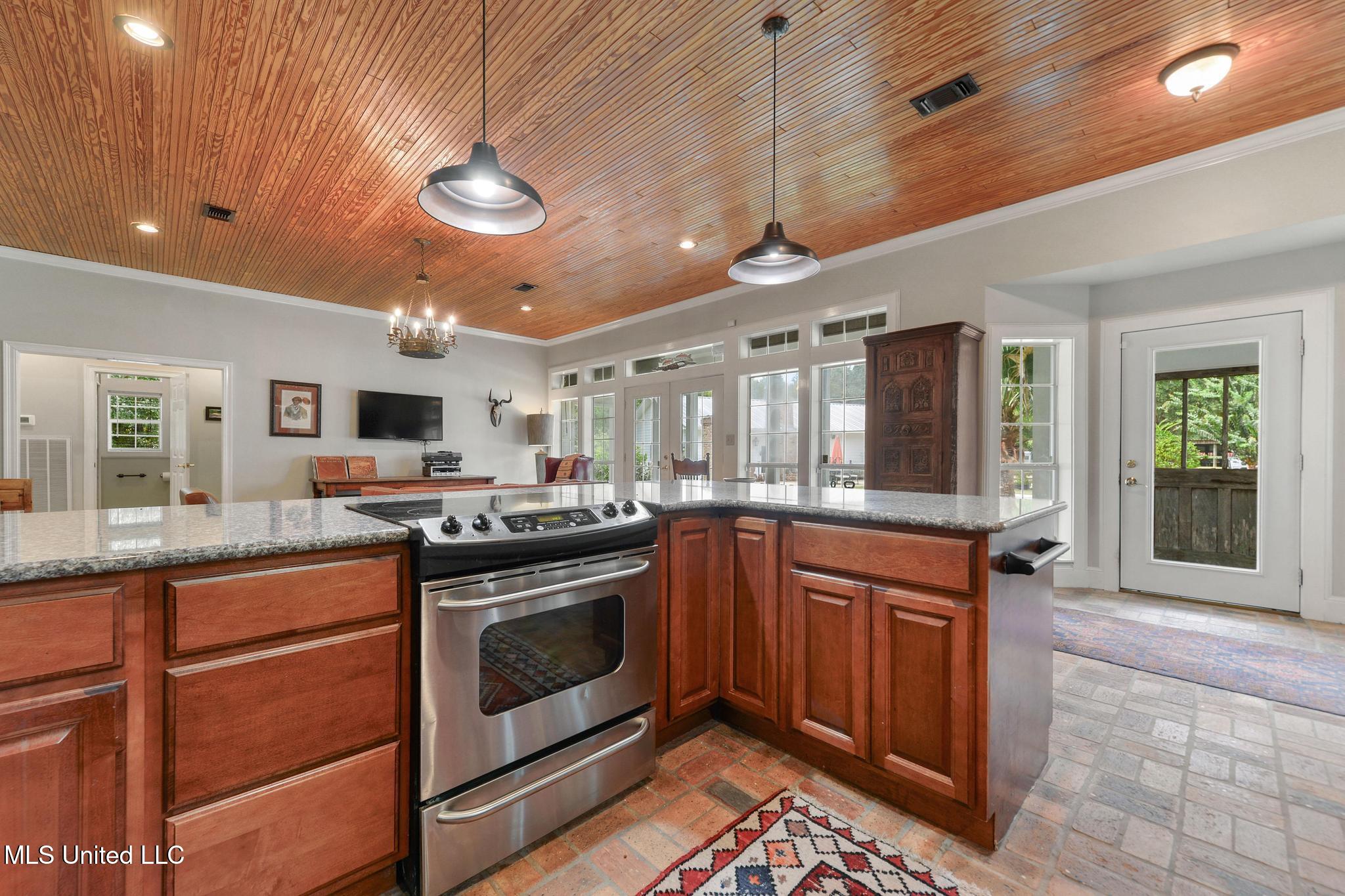 26240 Eddy Road Property Photo 14