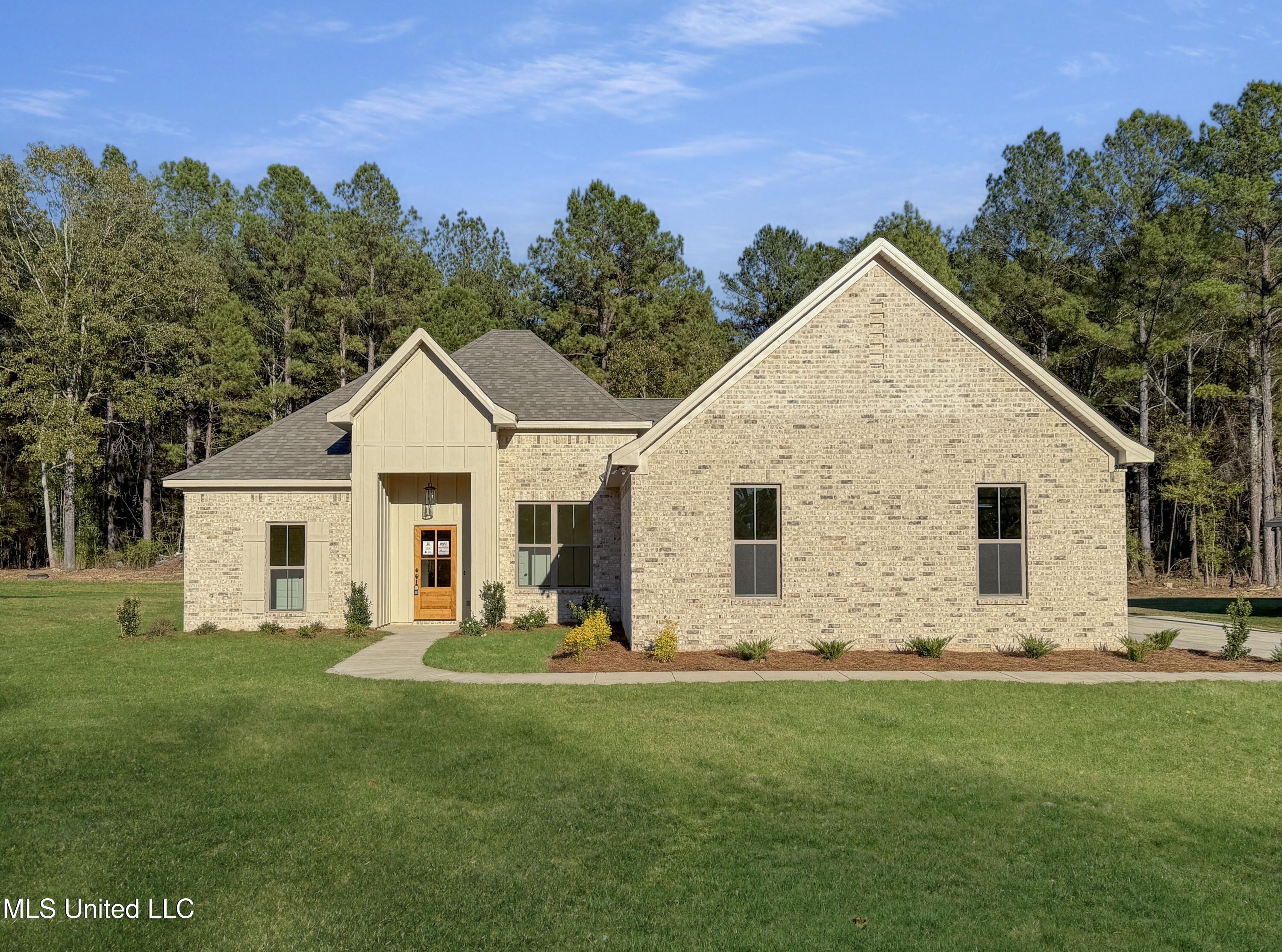 215 New Haven Lane Property Photo 1