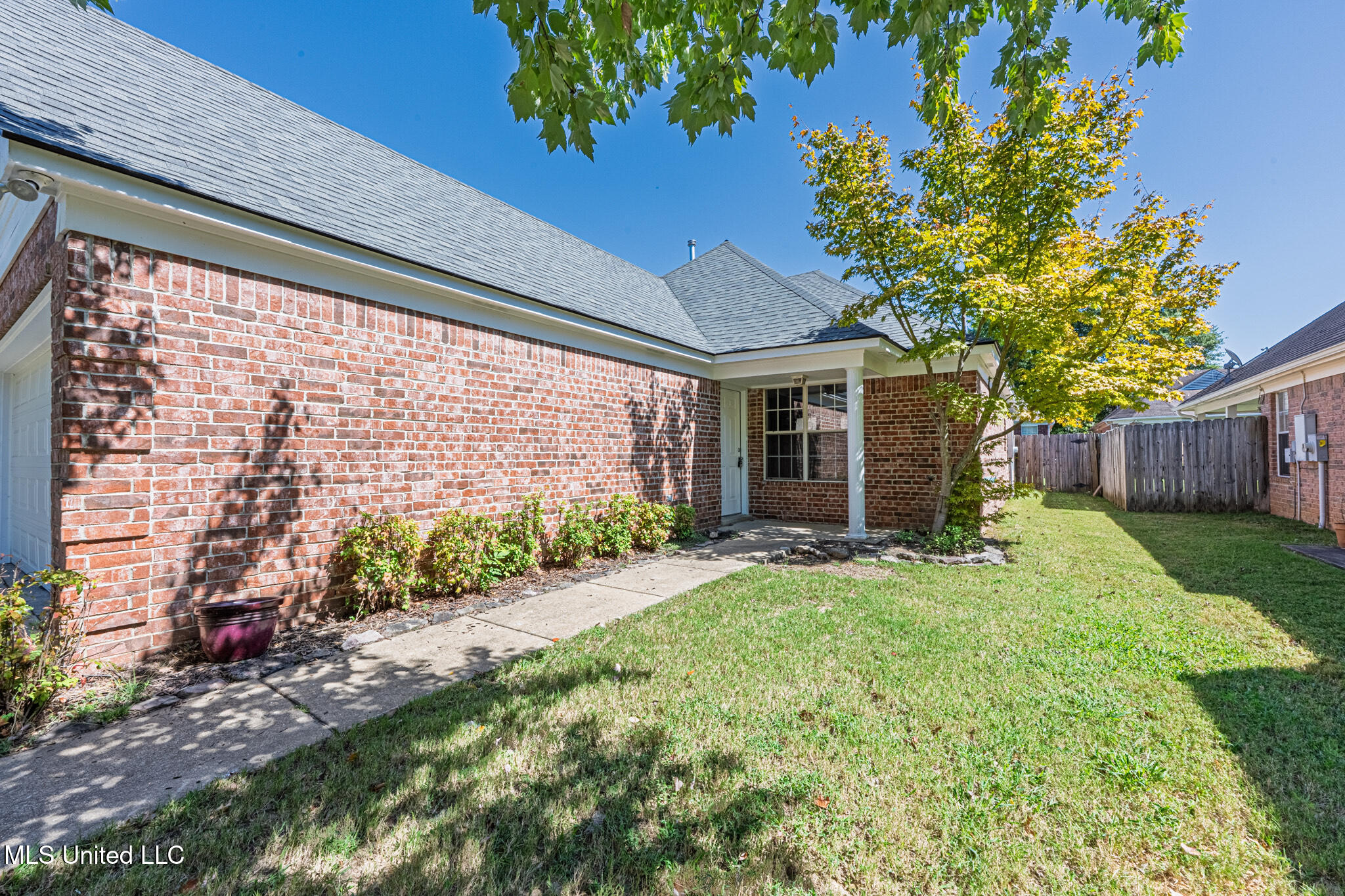 8382 Regal Bend Drive Property Photo 3