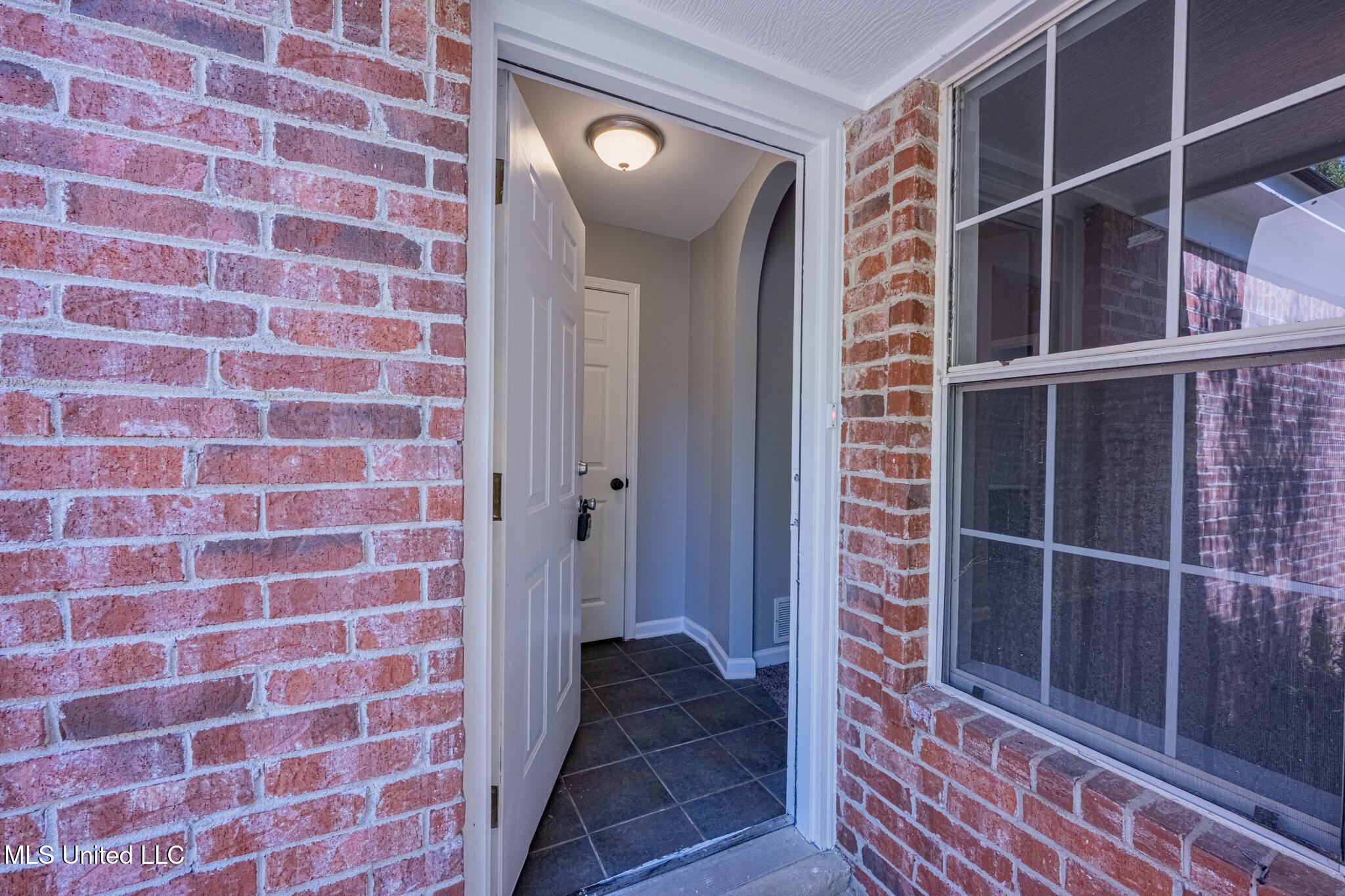 8382 Regal Bend Drive Property Photo 4