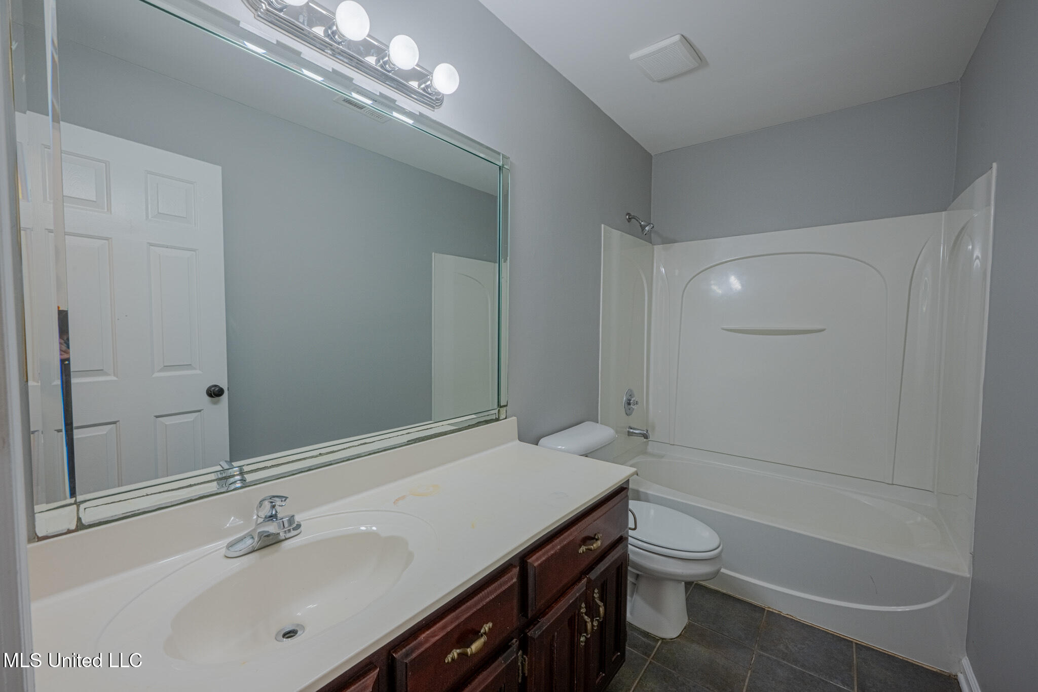 8382 Regal Bend Drive Property Photo 9