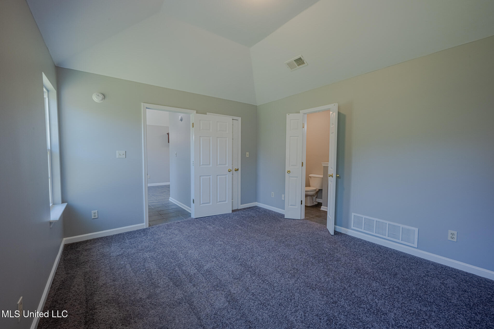 8382 Regal Bend Drive Property Photo 13