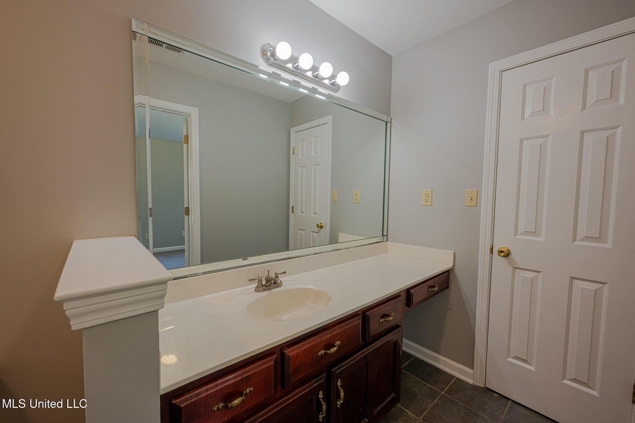 8382 Regal Bend Drive Property Photo 14