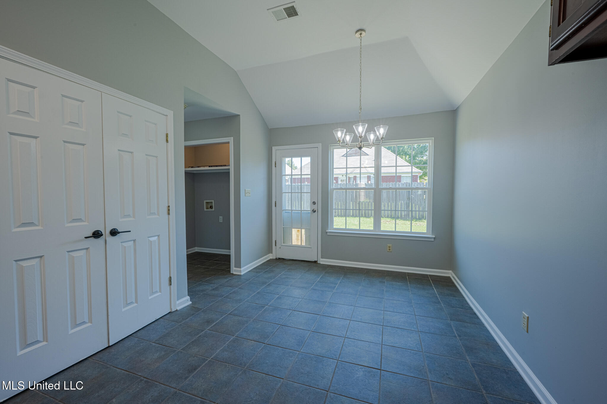 8382 Regal Bend Drive Property Photo 19