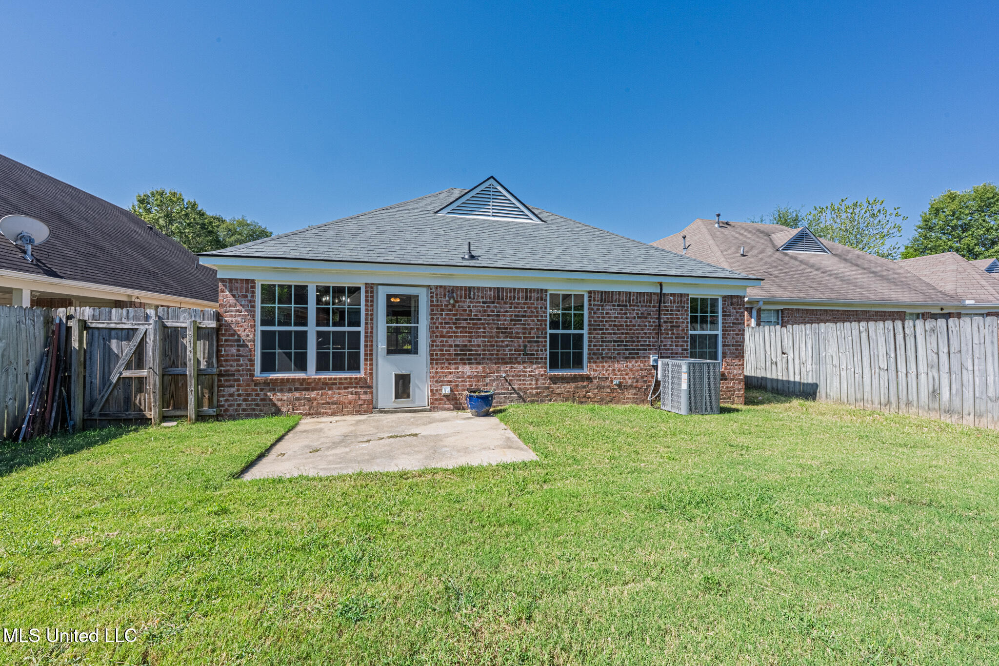 8382 Regal Bend Drive Property Photo 21