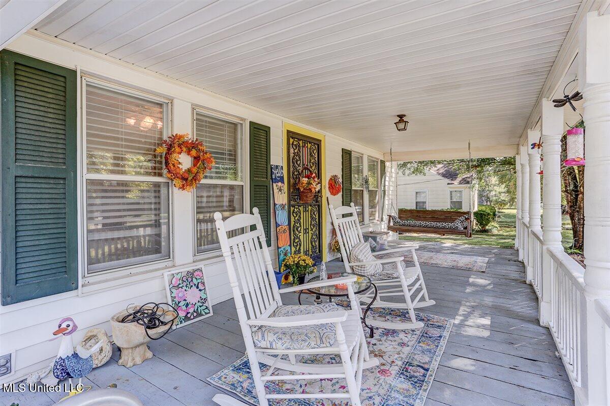 325 Hamilton Street Property Photo 5
