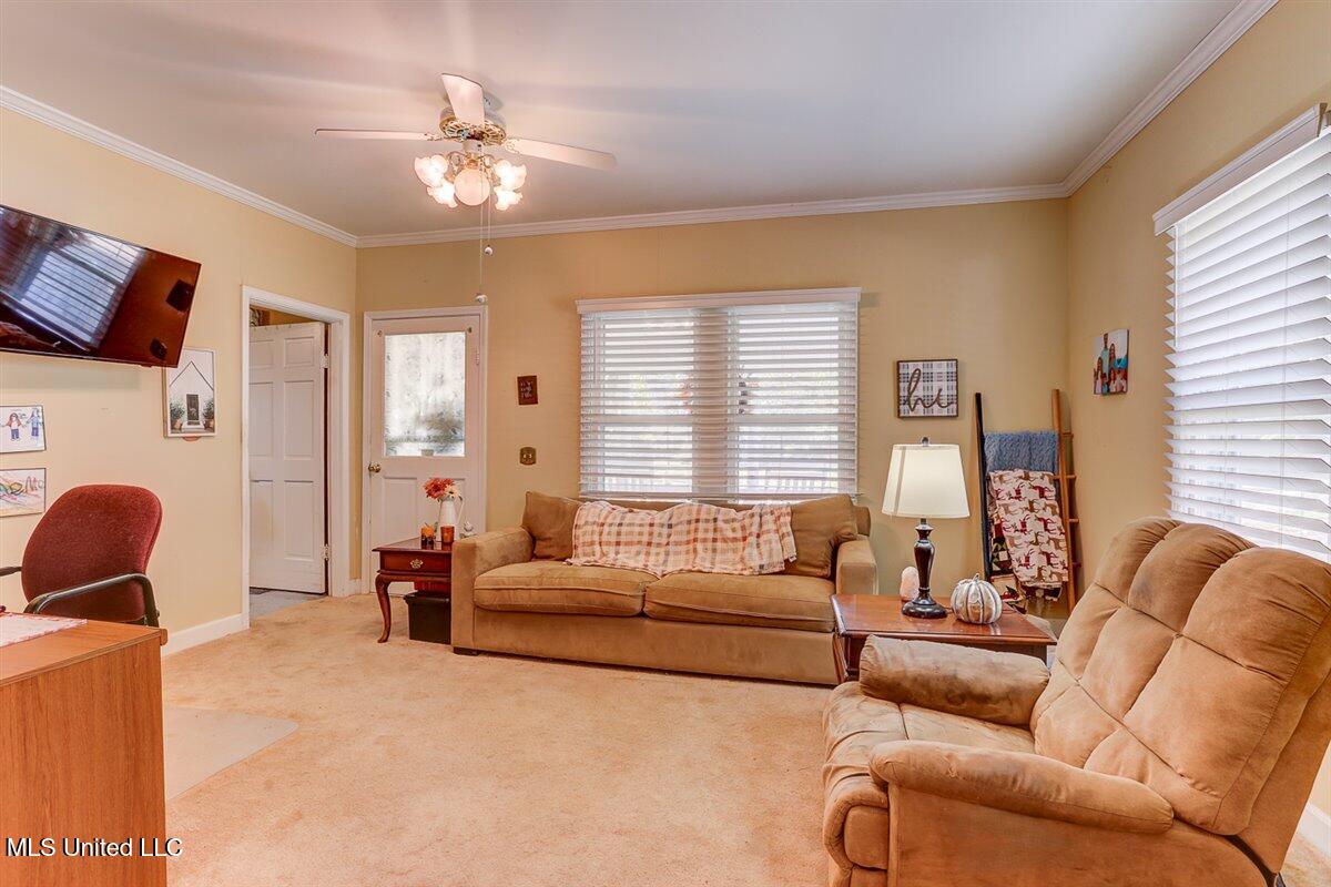 325 Hamilton Street Property Photo 7