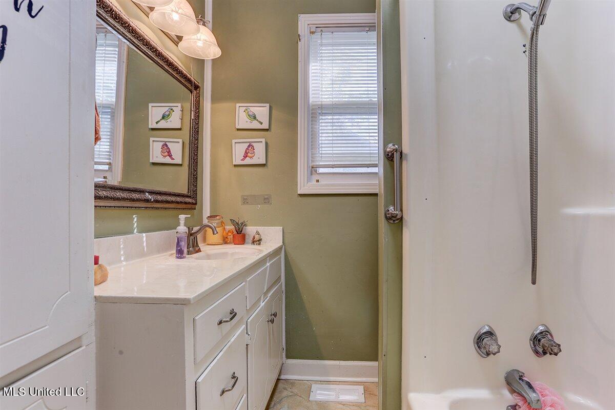 325 Hamilton Street Property Photo 25