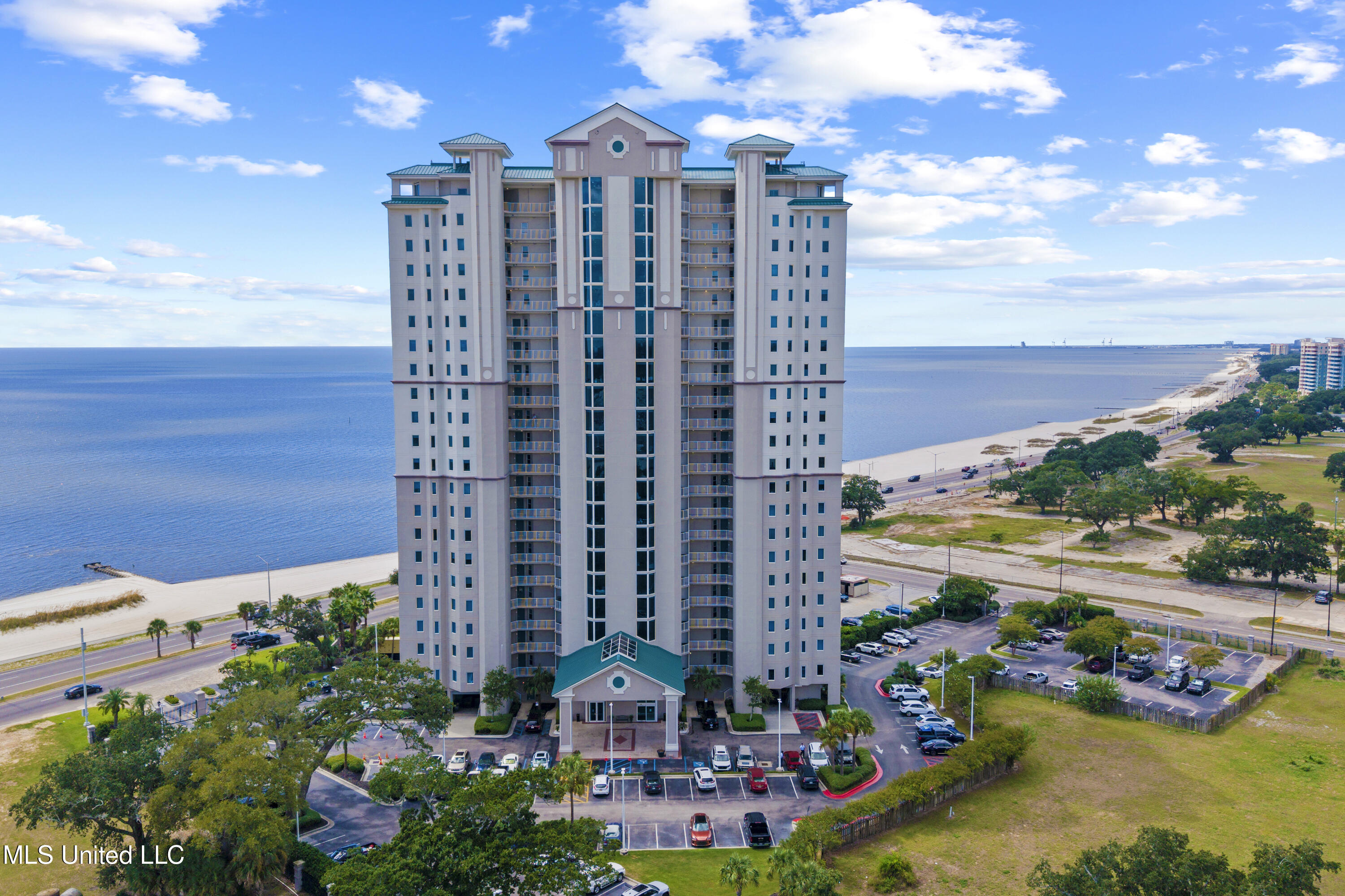 2668 Beach Boulevard Property Photo 4