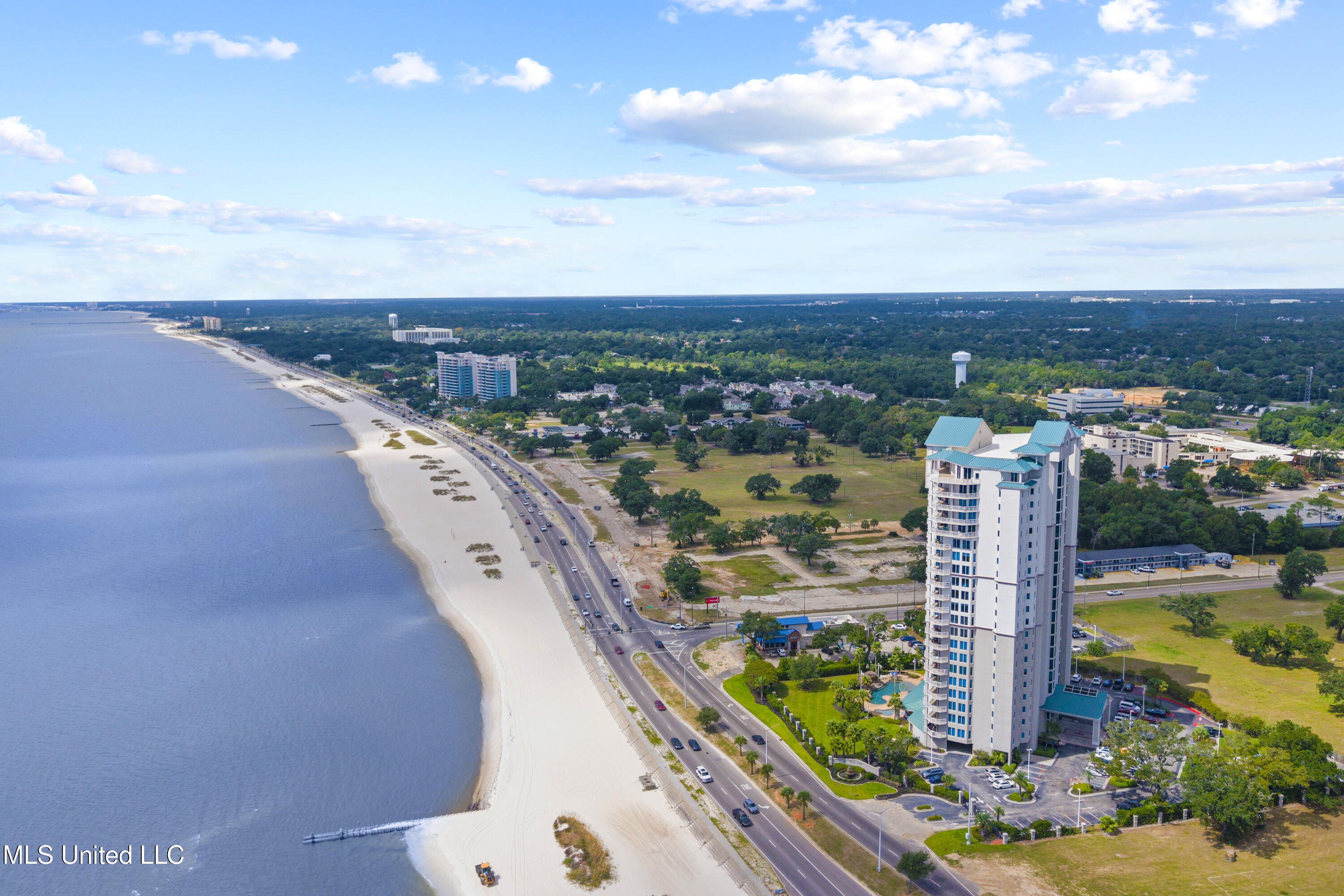 2668 Beach Boulevard Property Photo 8