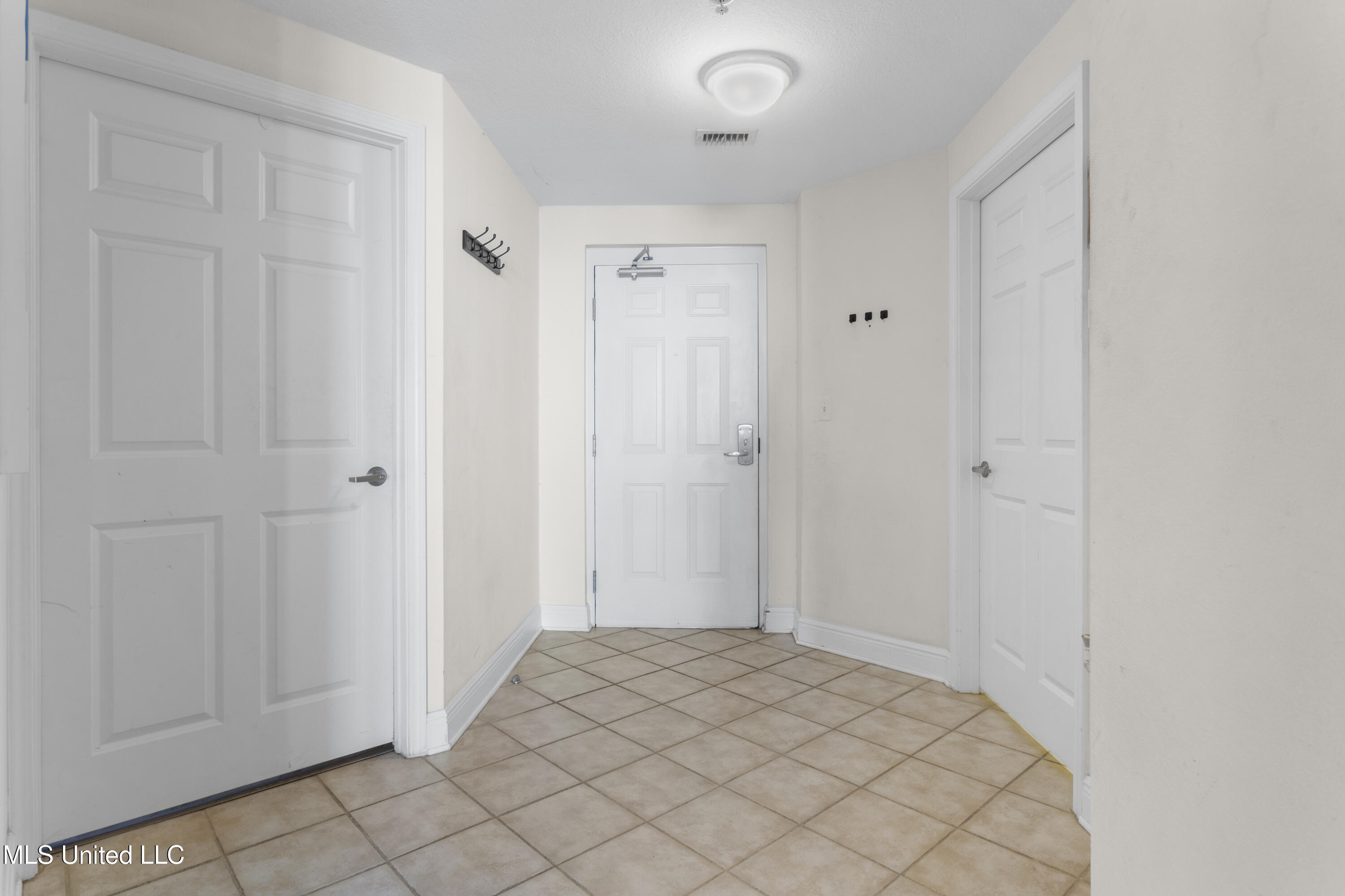 2668 Beach Boulevard Property Photo 10