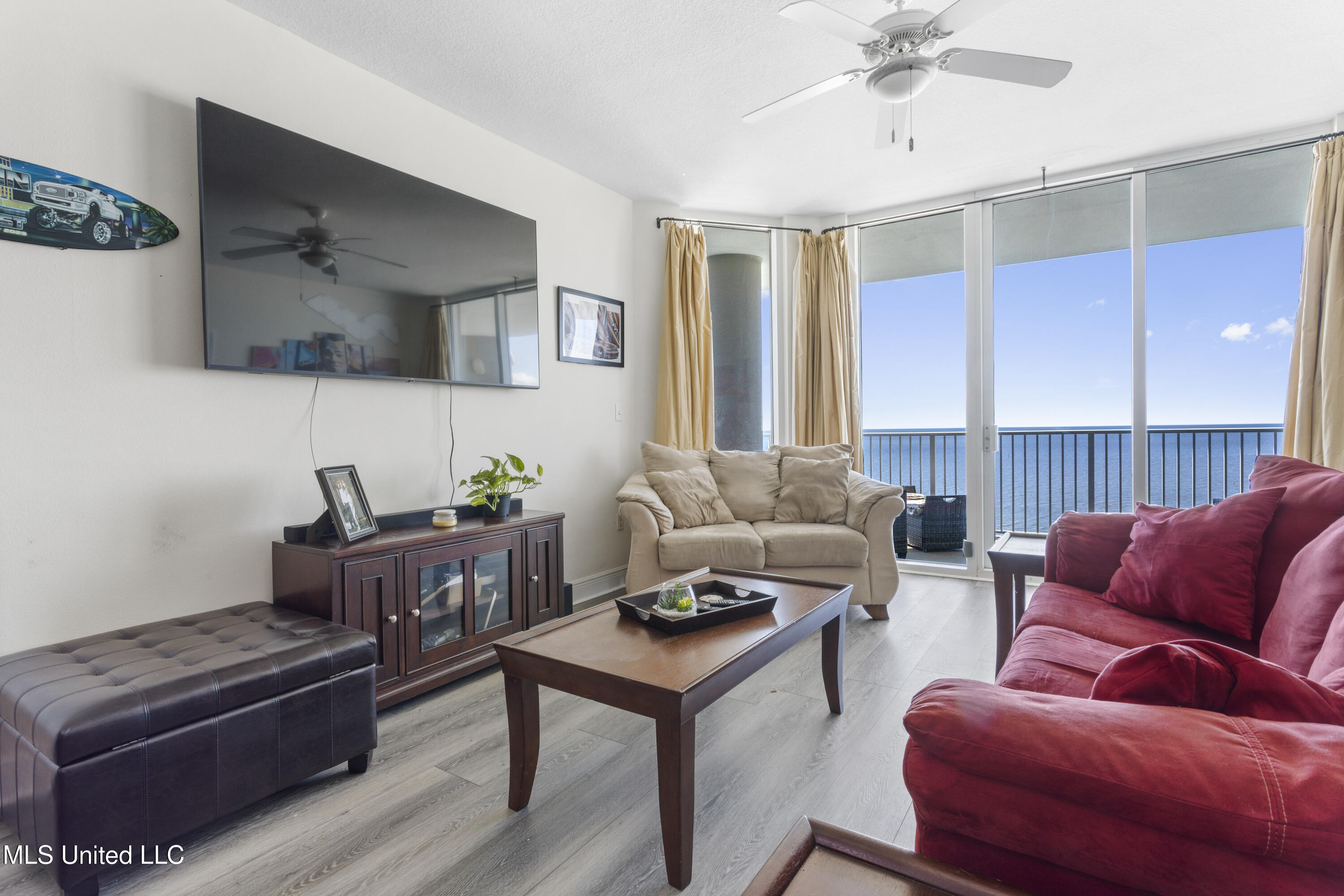 2668 Beach Boulevard Property Photo 12