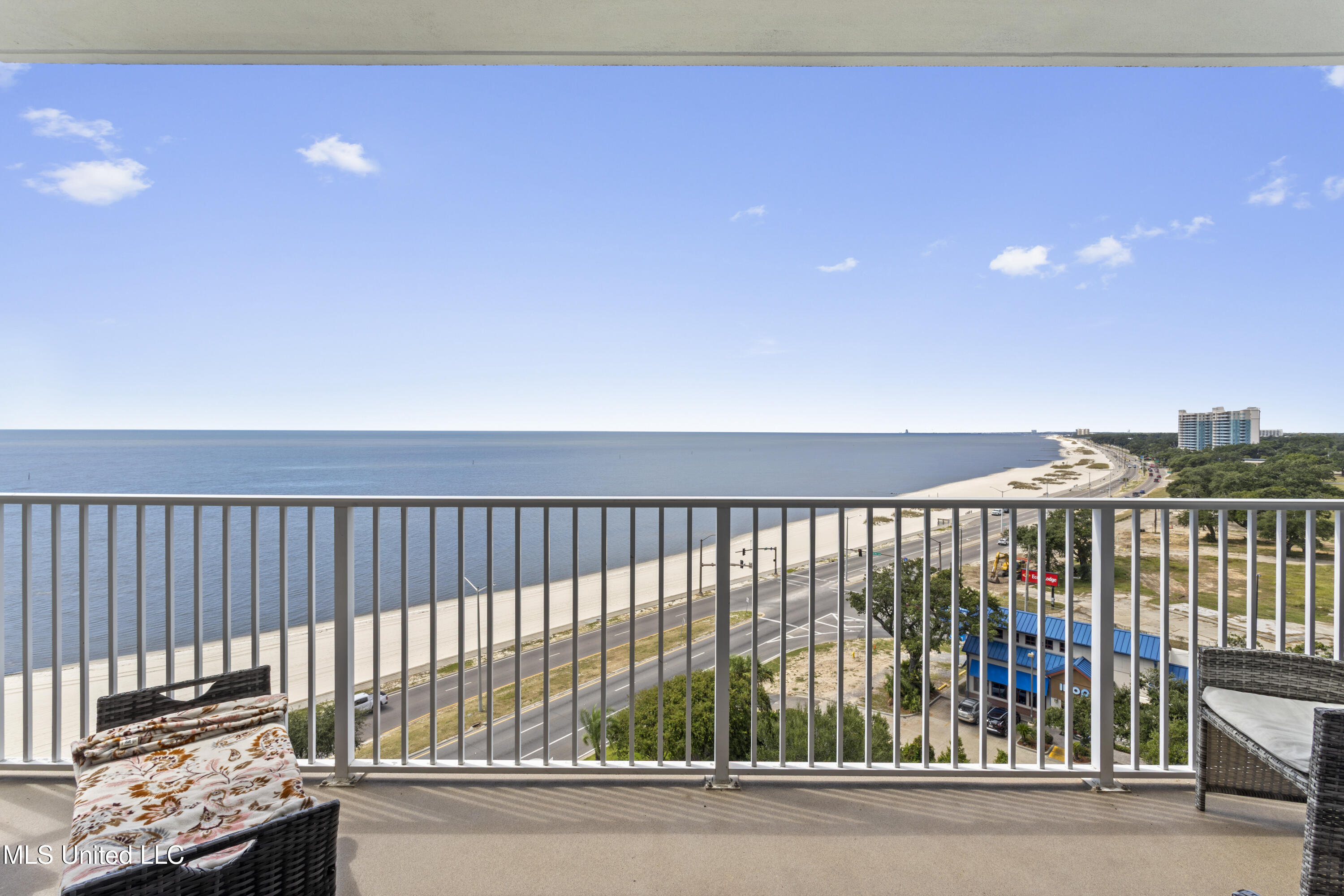 2668 Beach Boulevard Property Photo 14