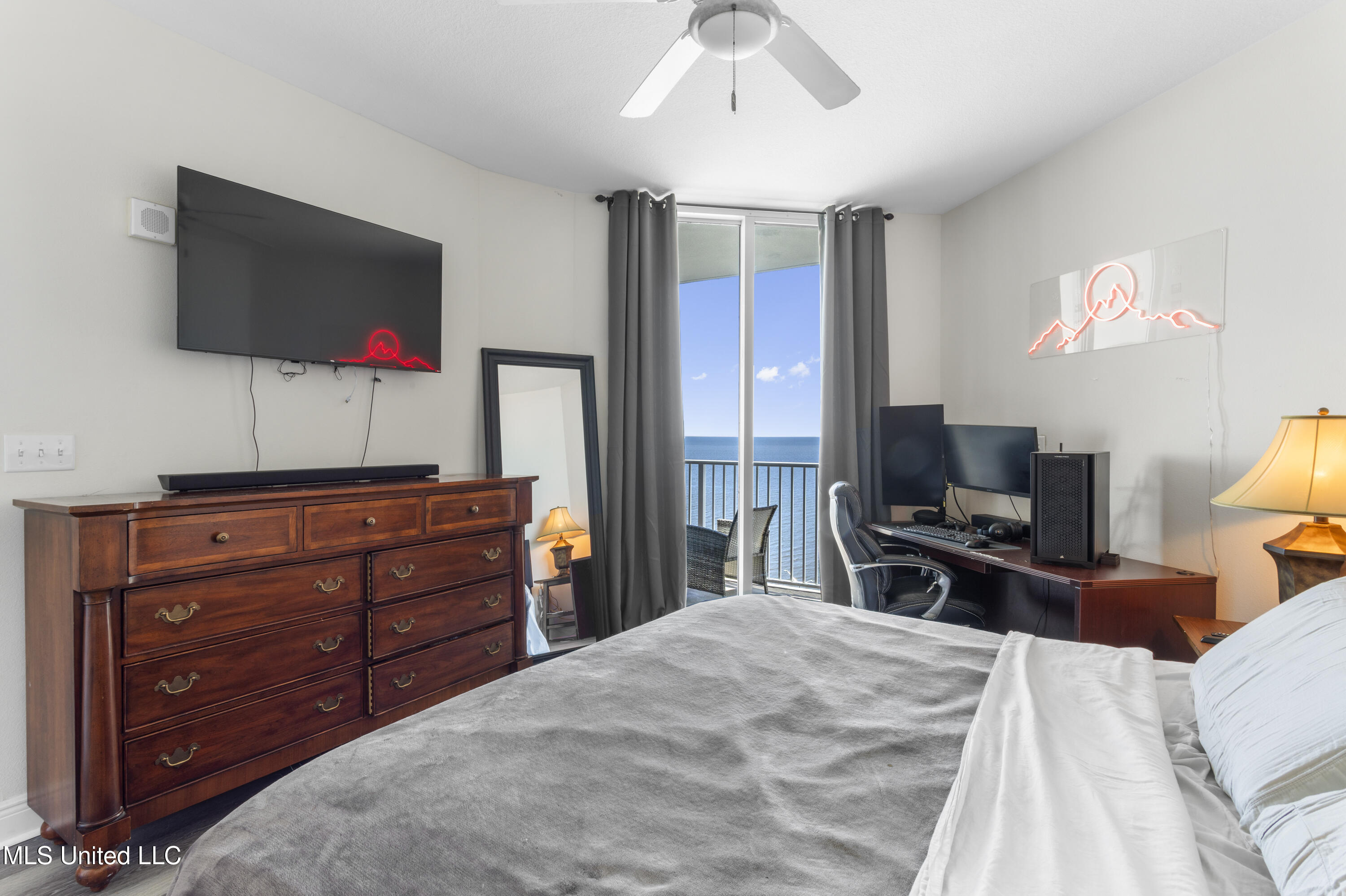2668 Beach Boulevard Property Photo 24