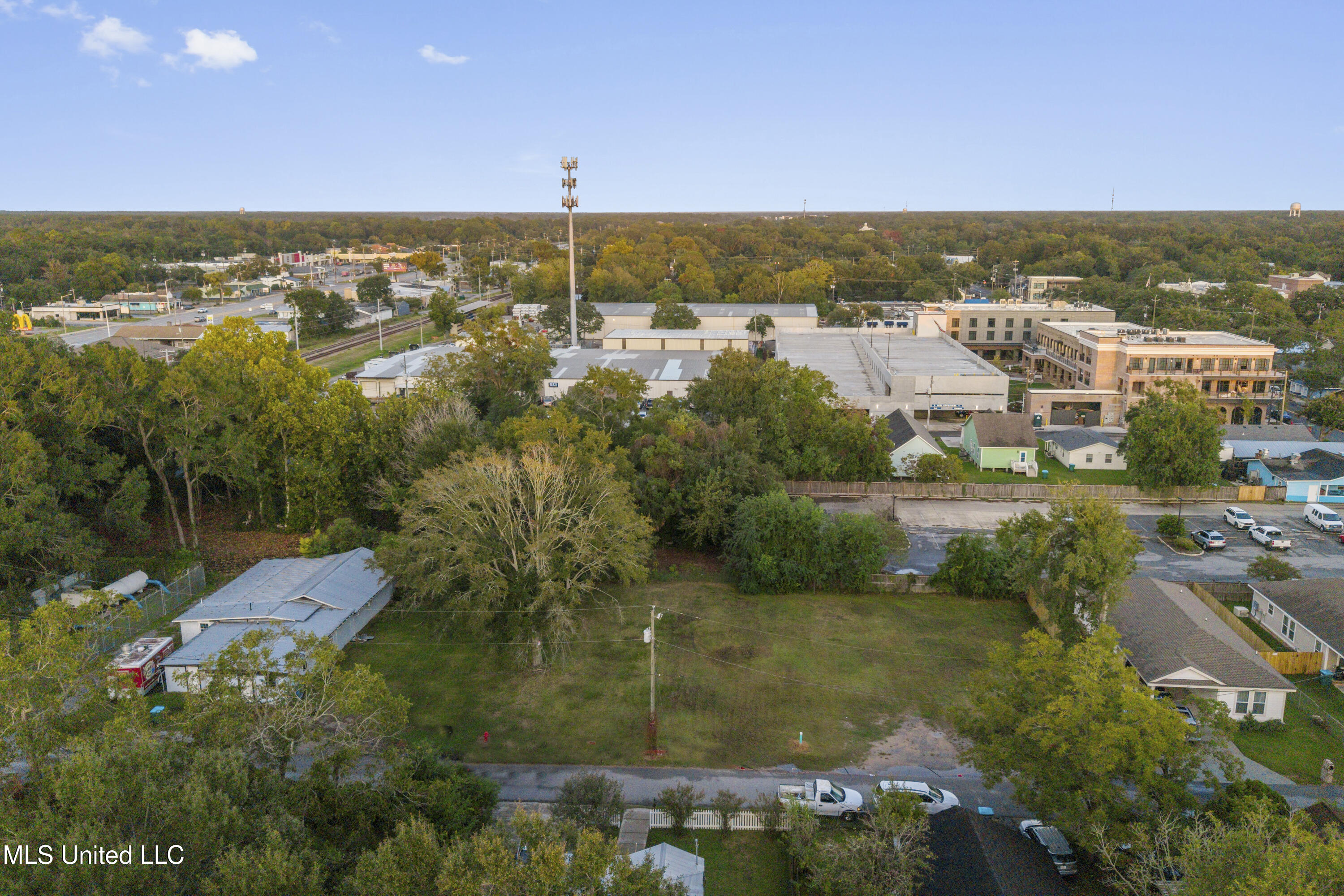 818 Handy Avenue Property Photo 4