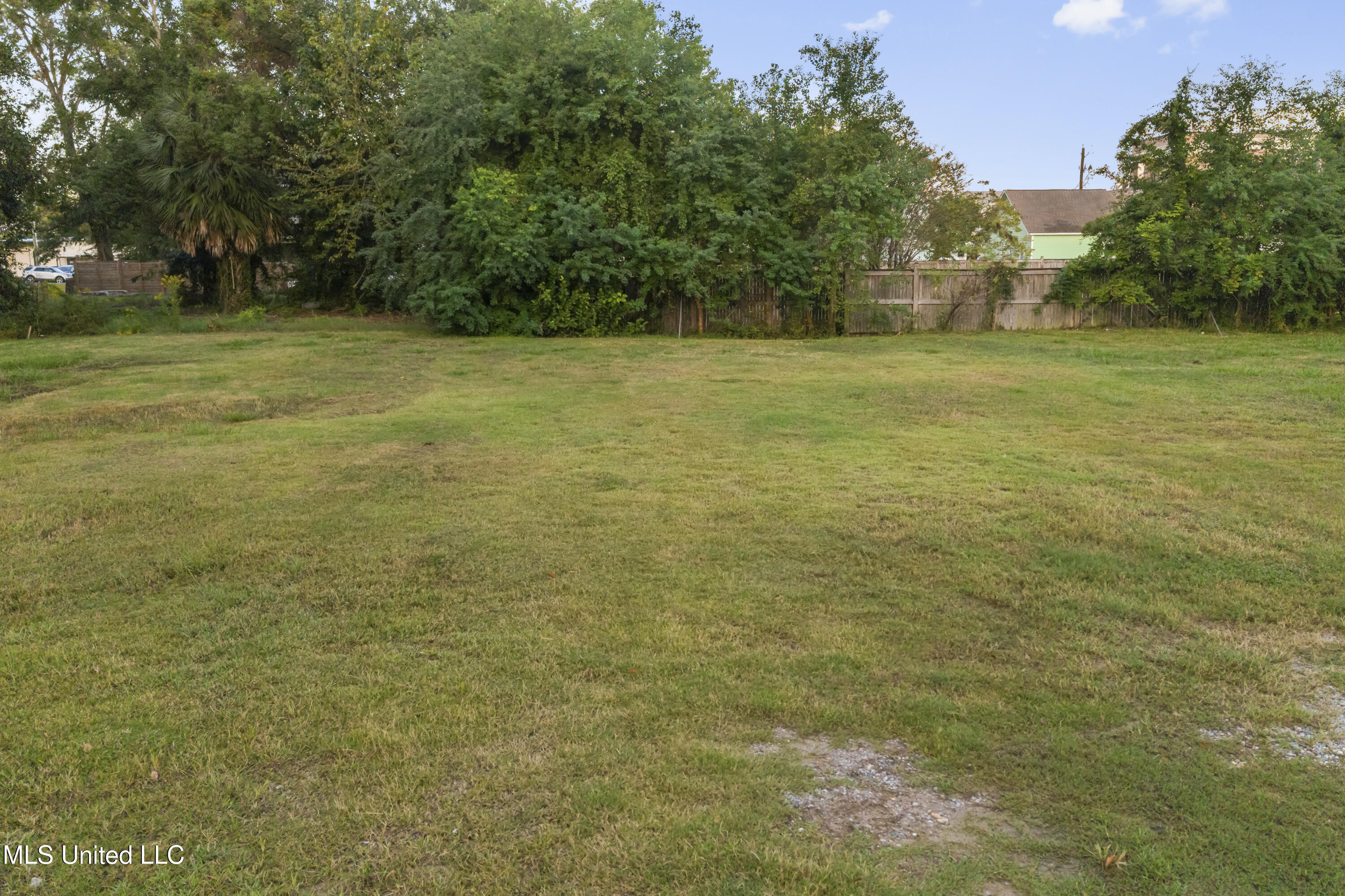 818 Handy Avenue Property Photo 8