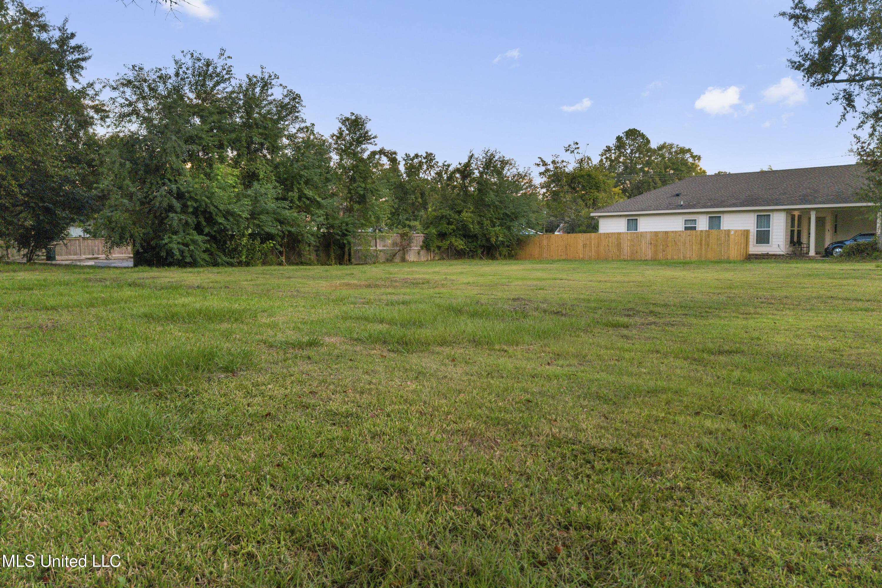 818 Handy Avenue Property Photo 9