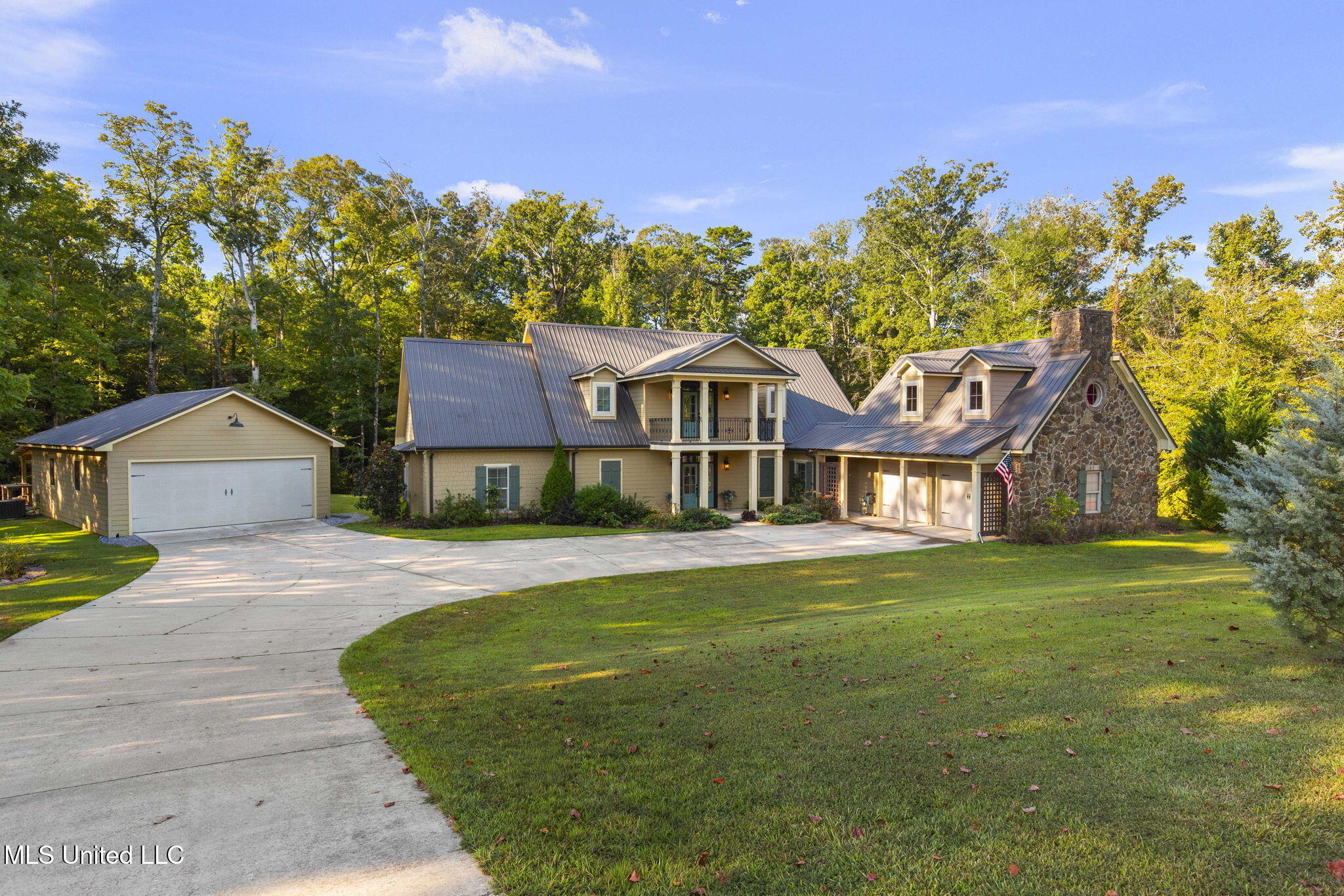 115 Ashley Drive Property Photo 2