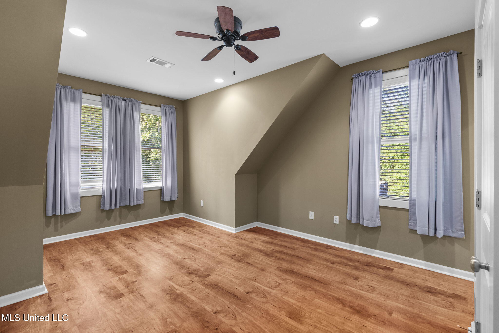 115 Ashley Drive Property Photo 33