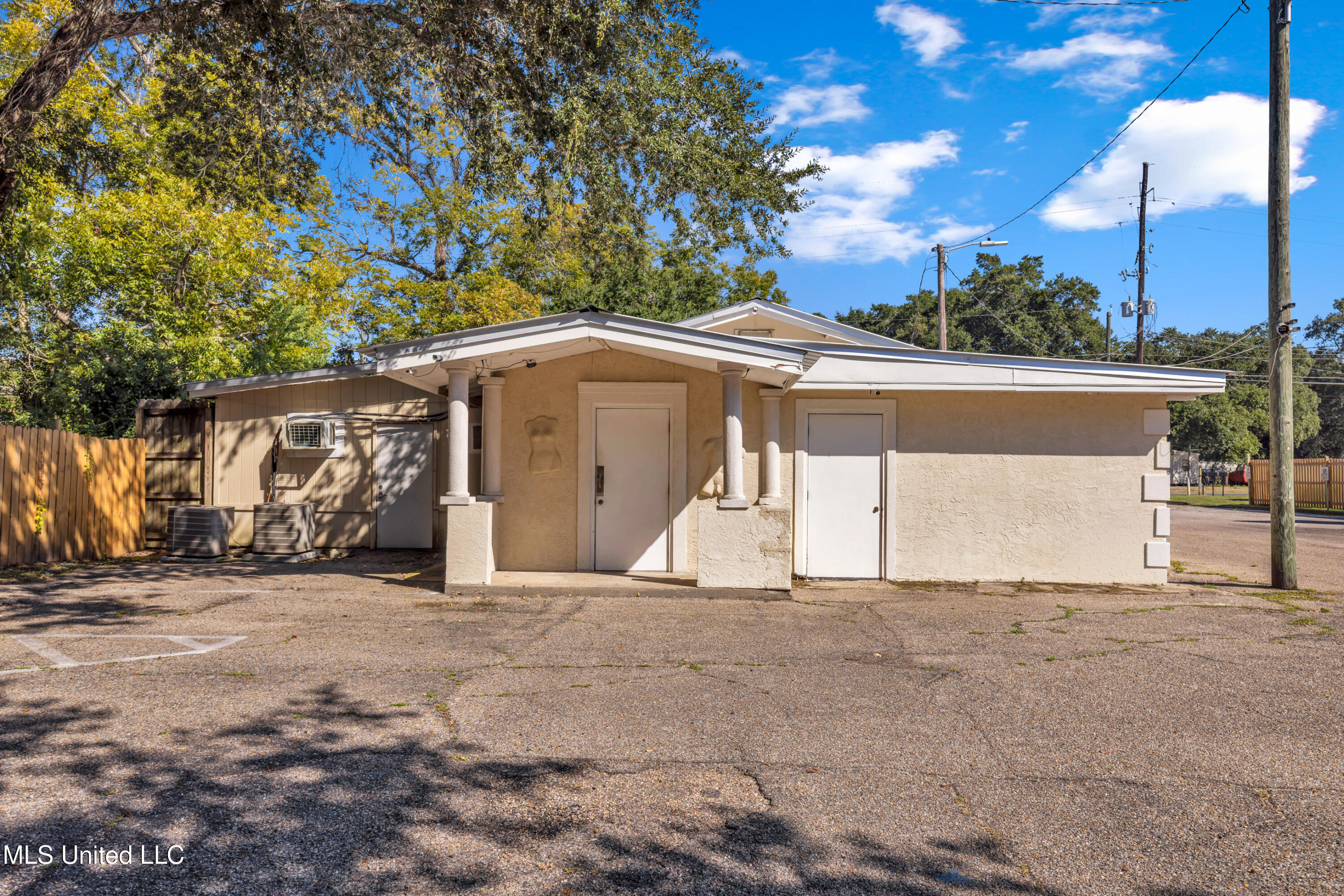 393 Tegarden Road Property Photo 3