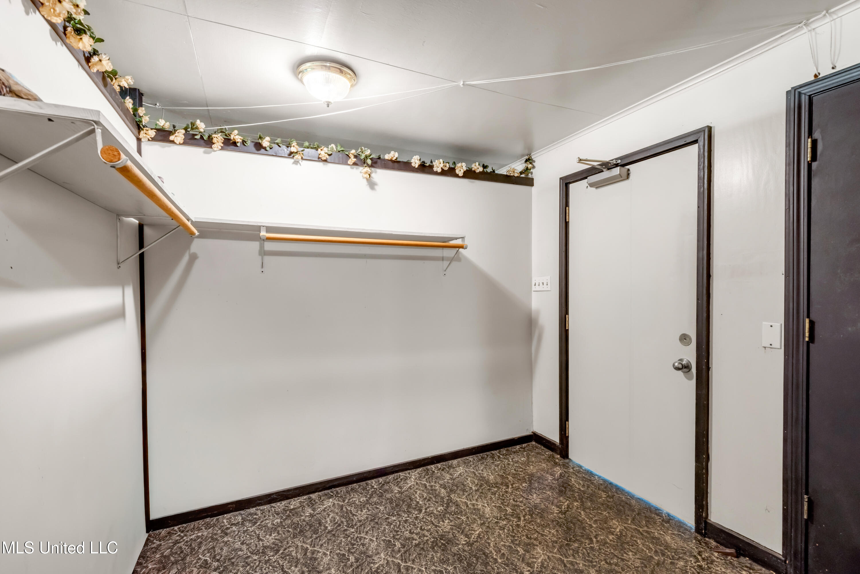 393 Tegarden Road Property Photo 11