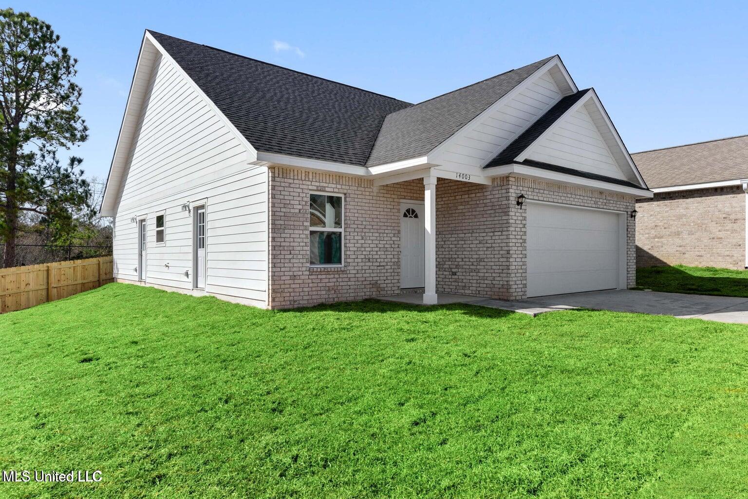 14003 Waterford Cove Property Photo 2