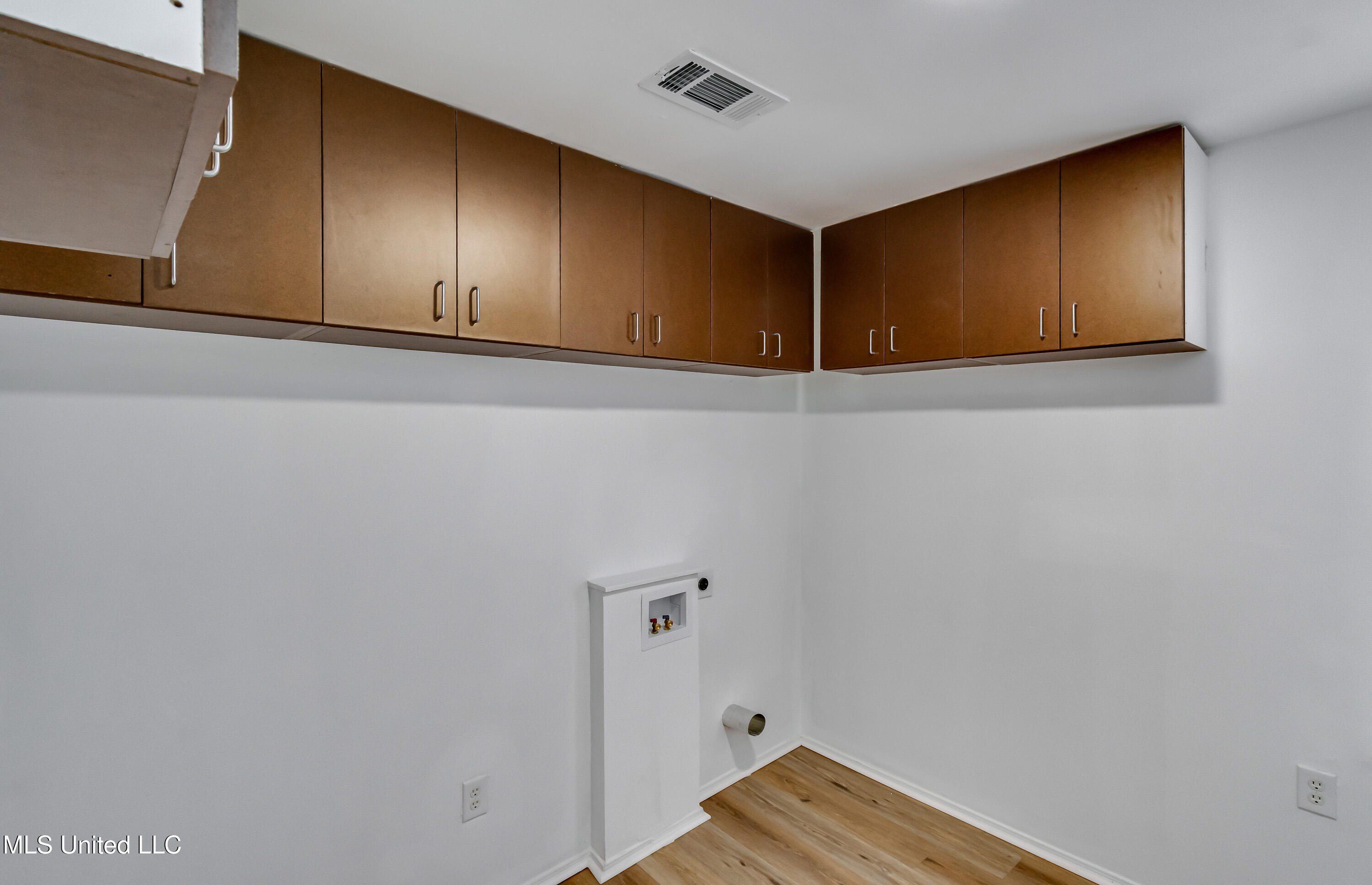 1872 Shady Ln Drive Property Photo 7