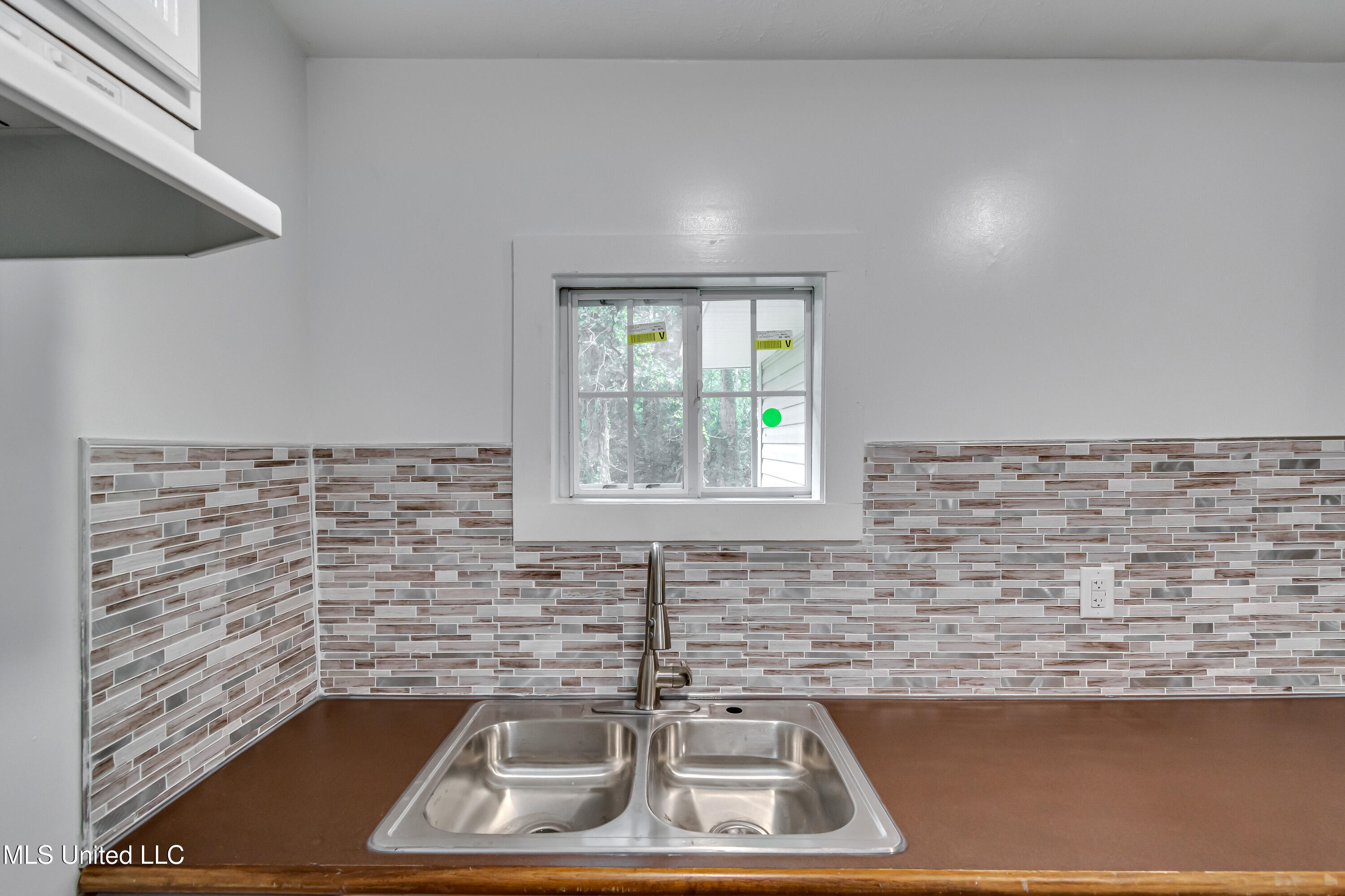 1872 Shady Ln Drive Property Photo 9