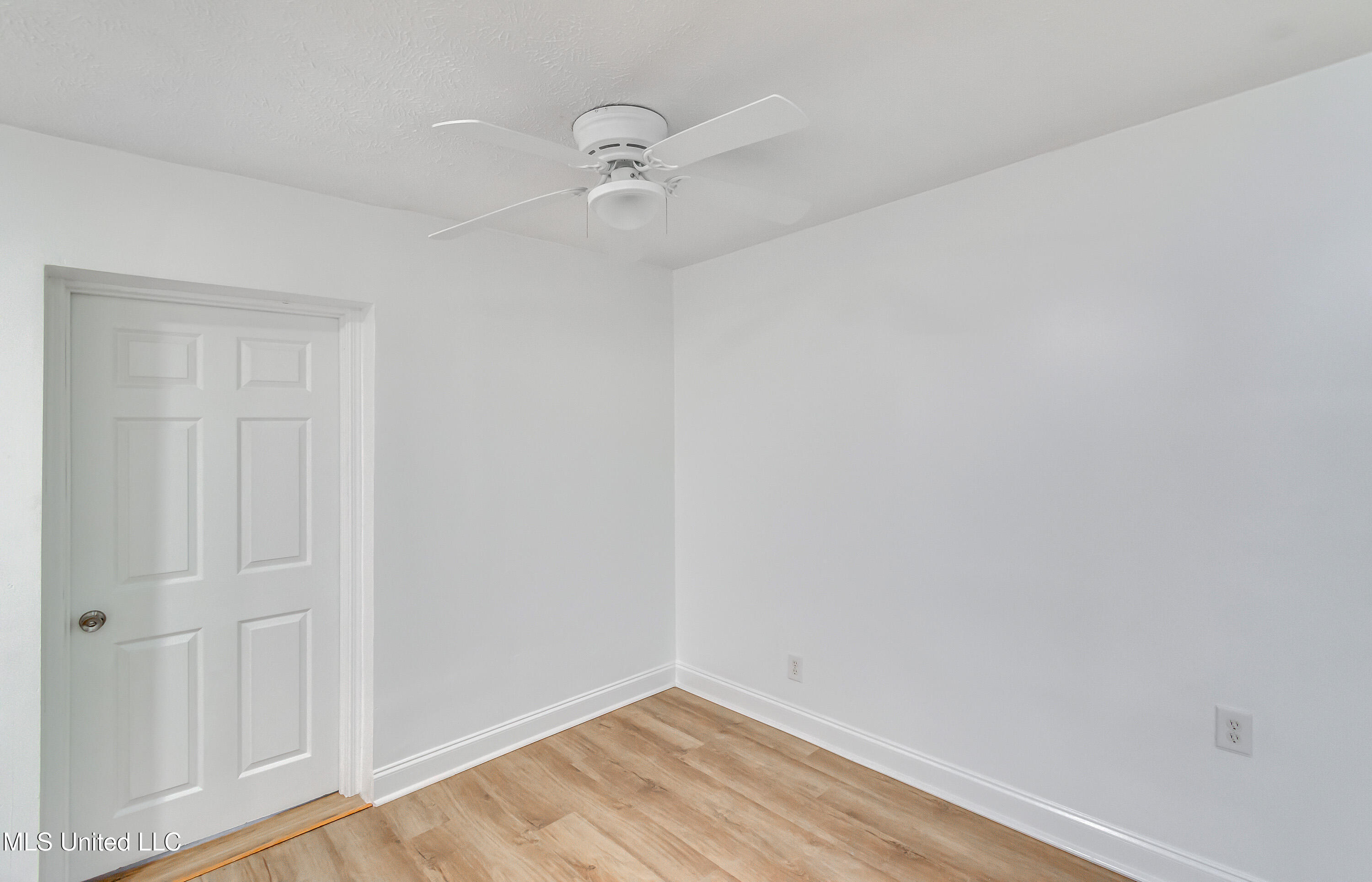 1872 Shady Ln Drive Property Photo 10