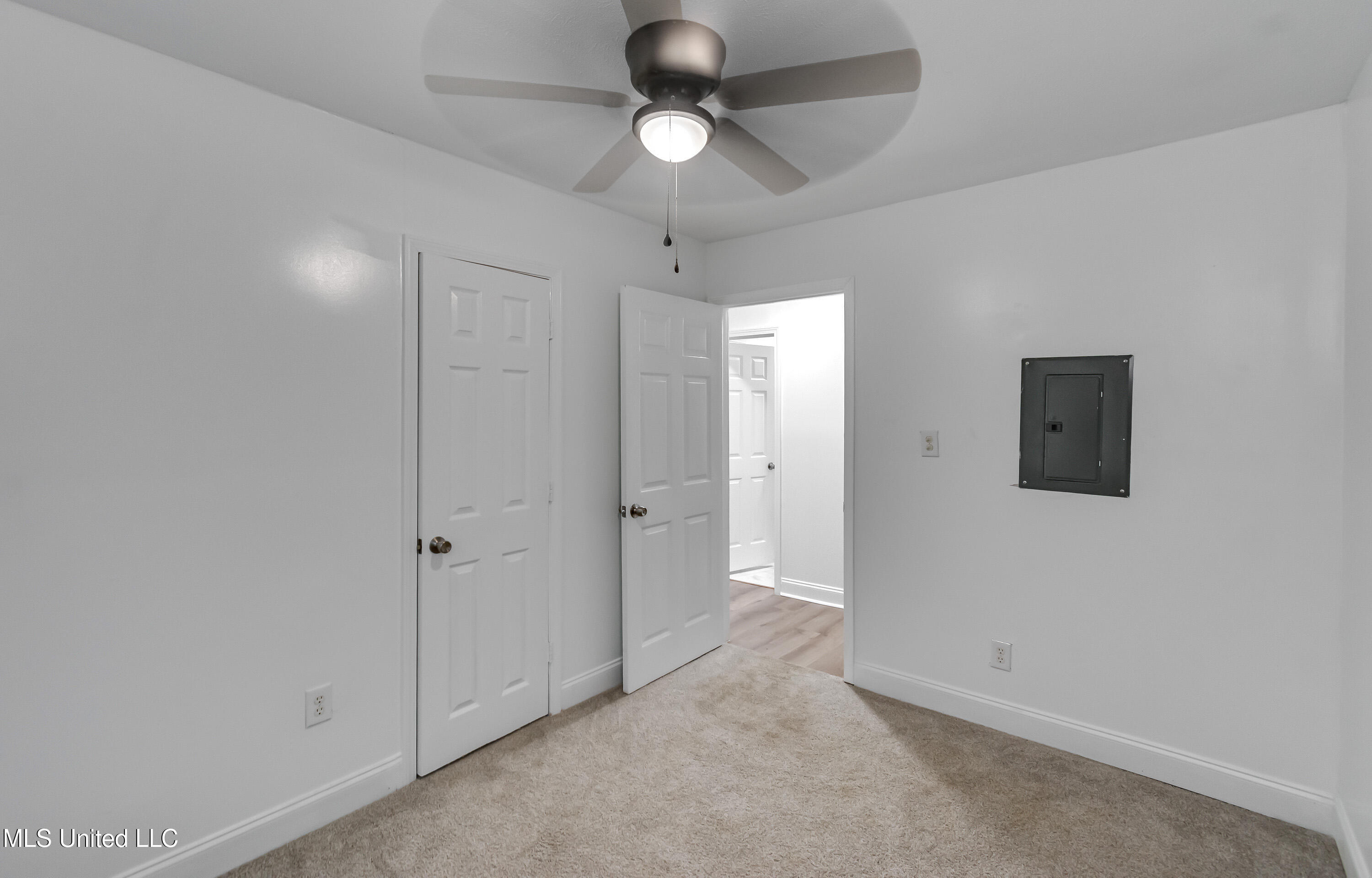 1872 Shady Ln Drive Property Photo 13