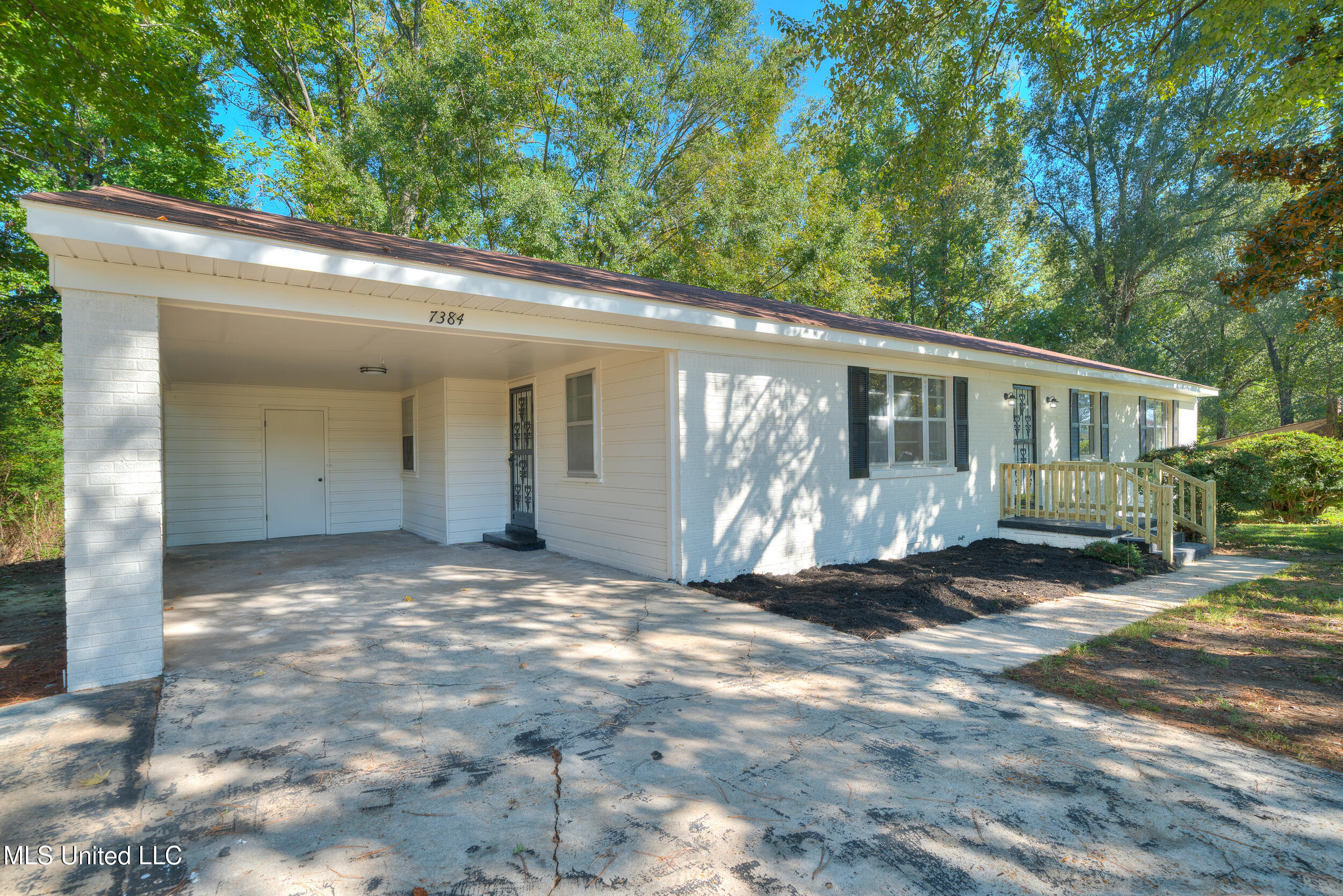 7384 Woodland Drive Property Photo 2