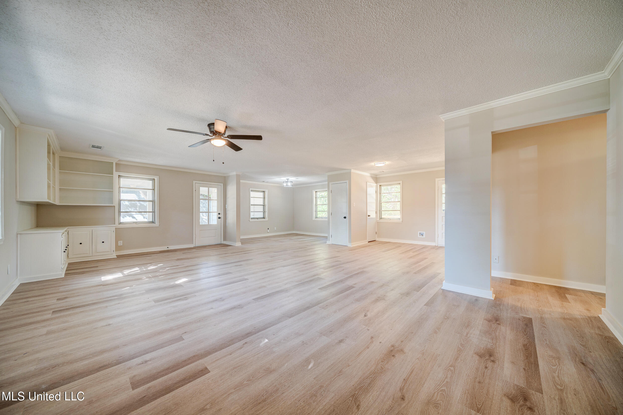 7384 Woodland Drive Property Photo 6