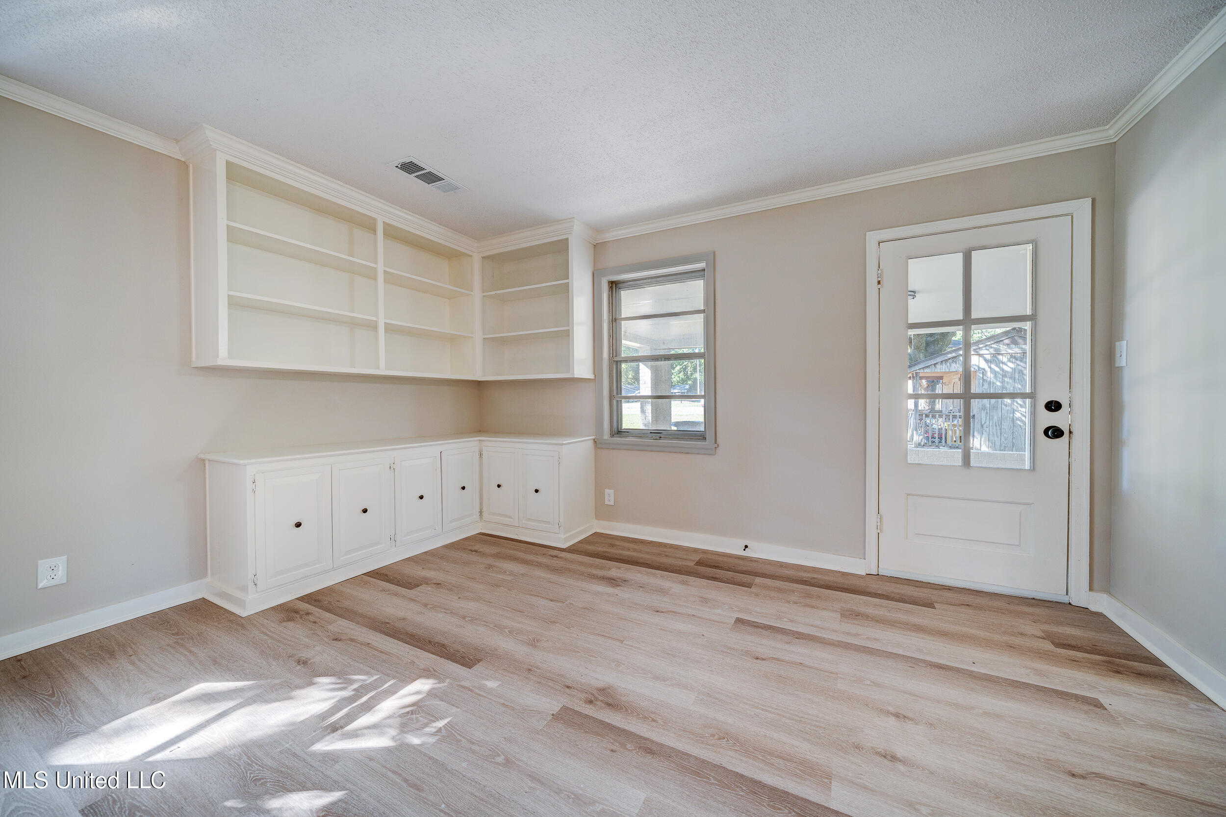 7384 Woodland Drive Property Photo 9