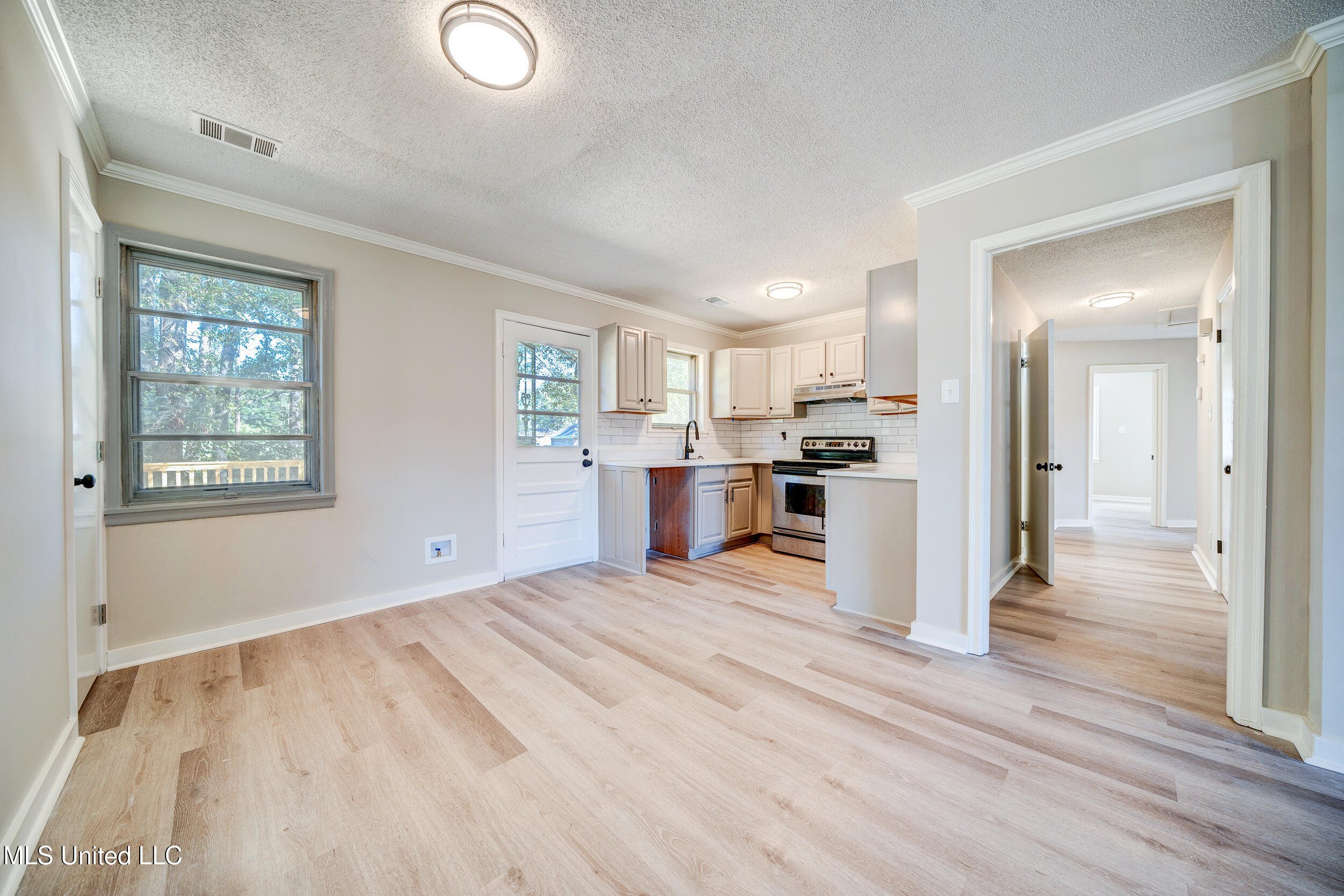 7384 Woodland Drive Property Photo 10