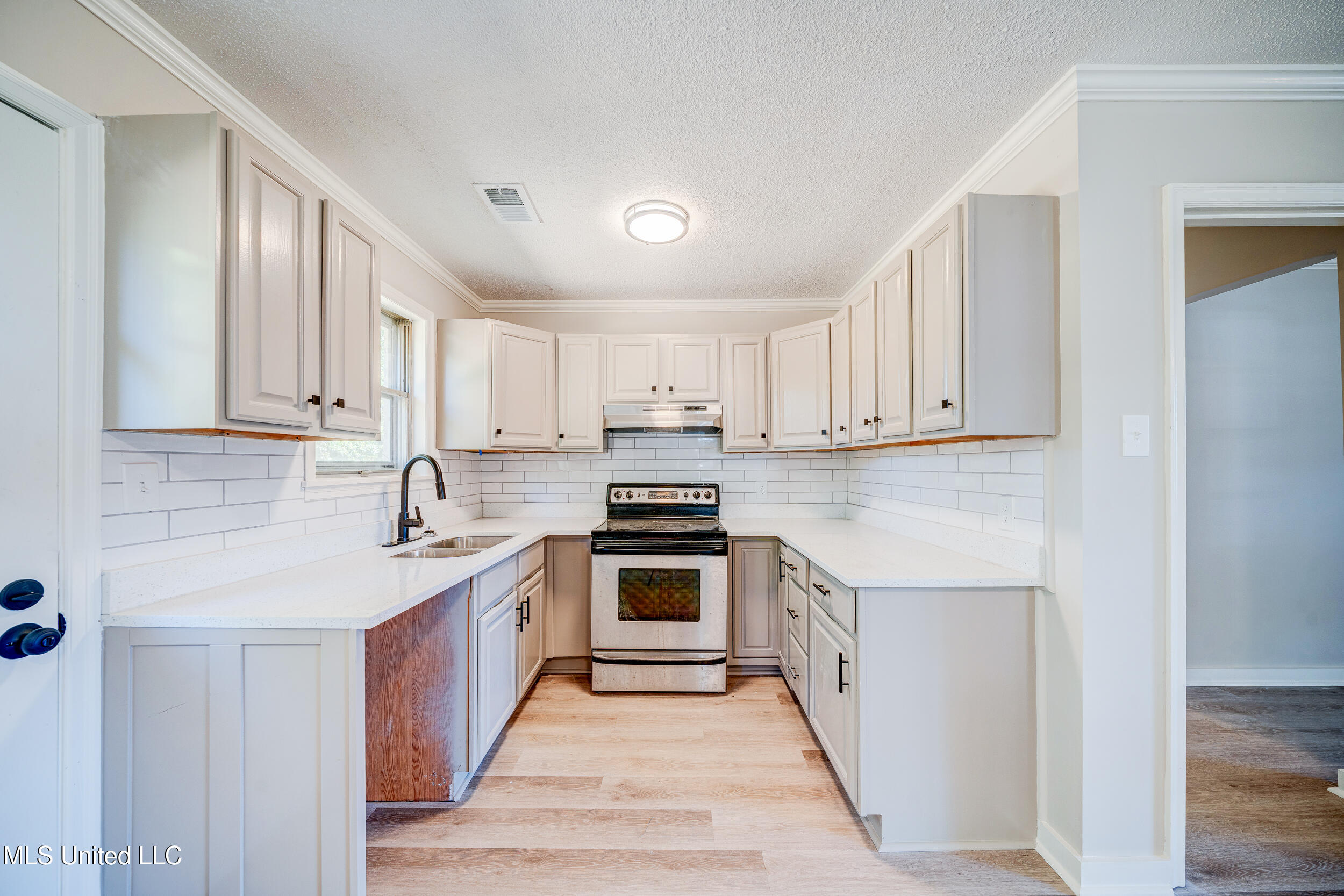 7384 Woodland Drive Property Photo 11