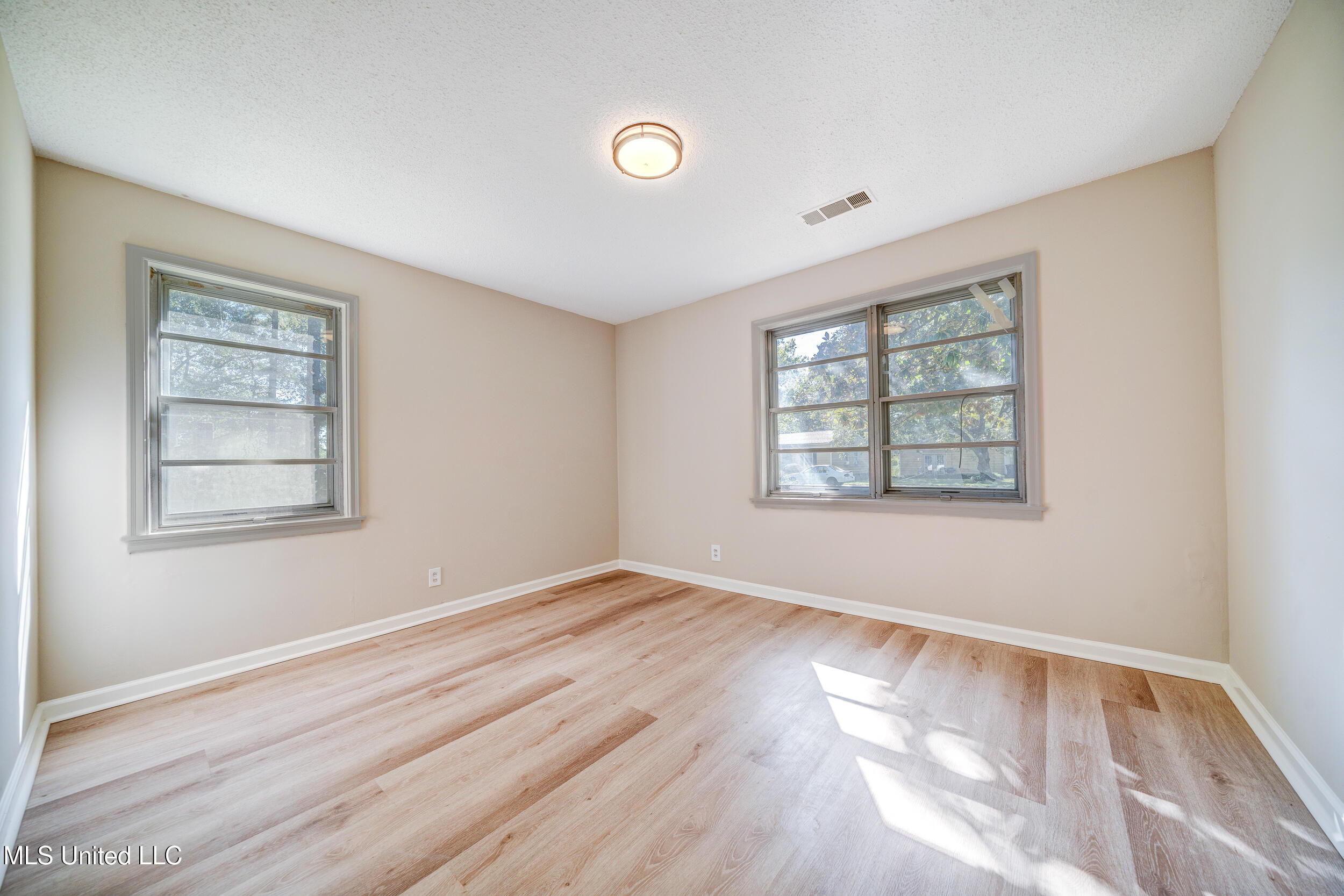 7384 Woodland Drive Property Photo 17