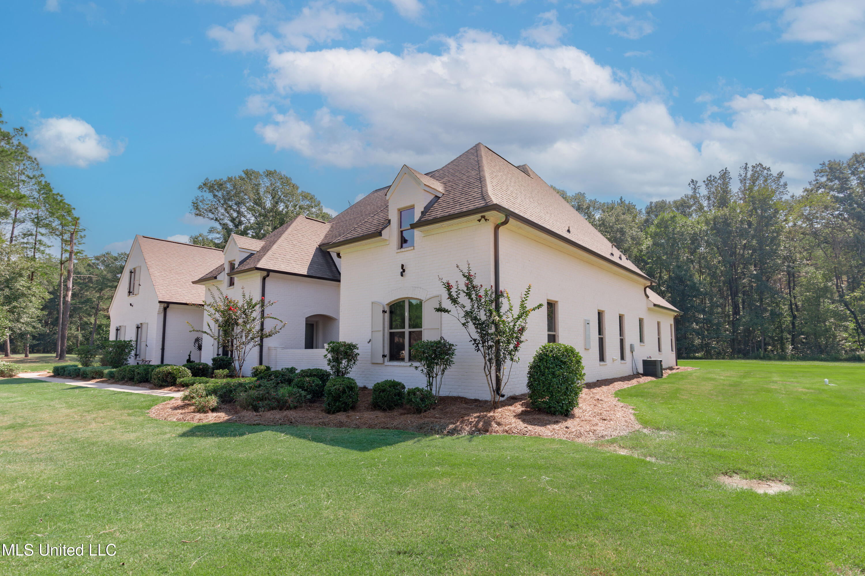 493 Viewpointe Way Property Photo 2