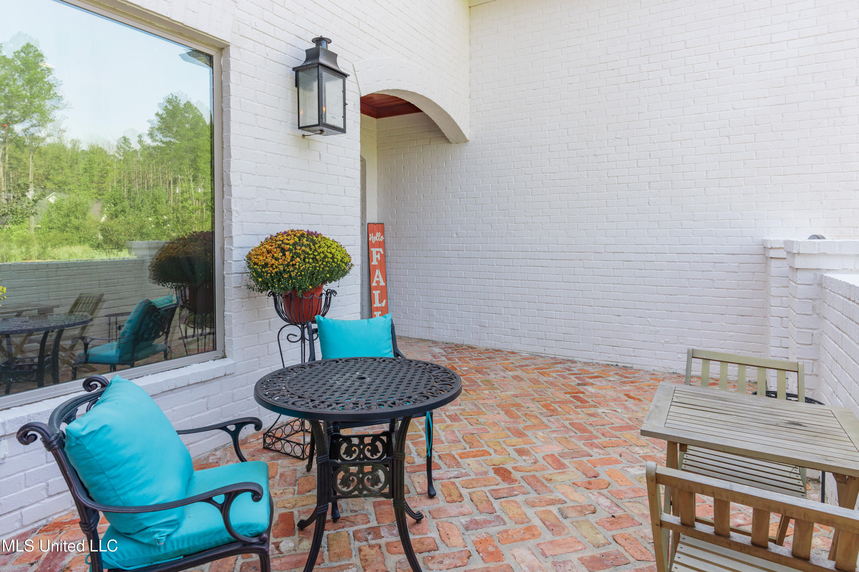 493 Viewpointe Way Property Photo 5