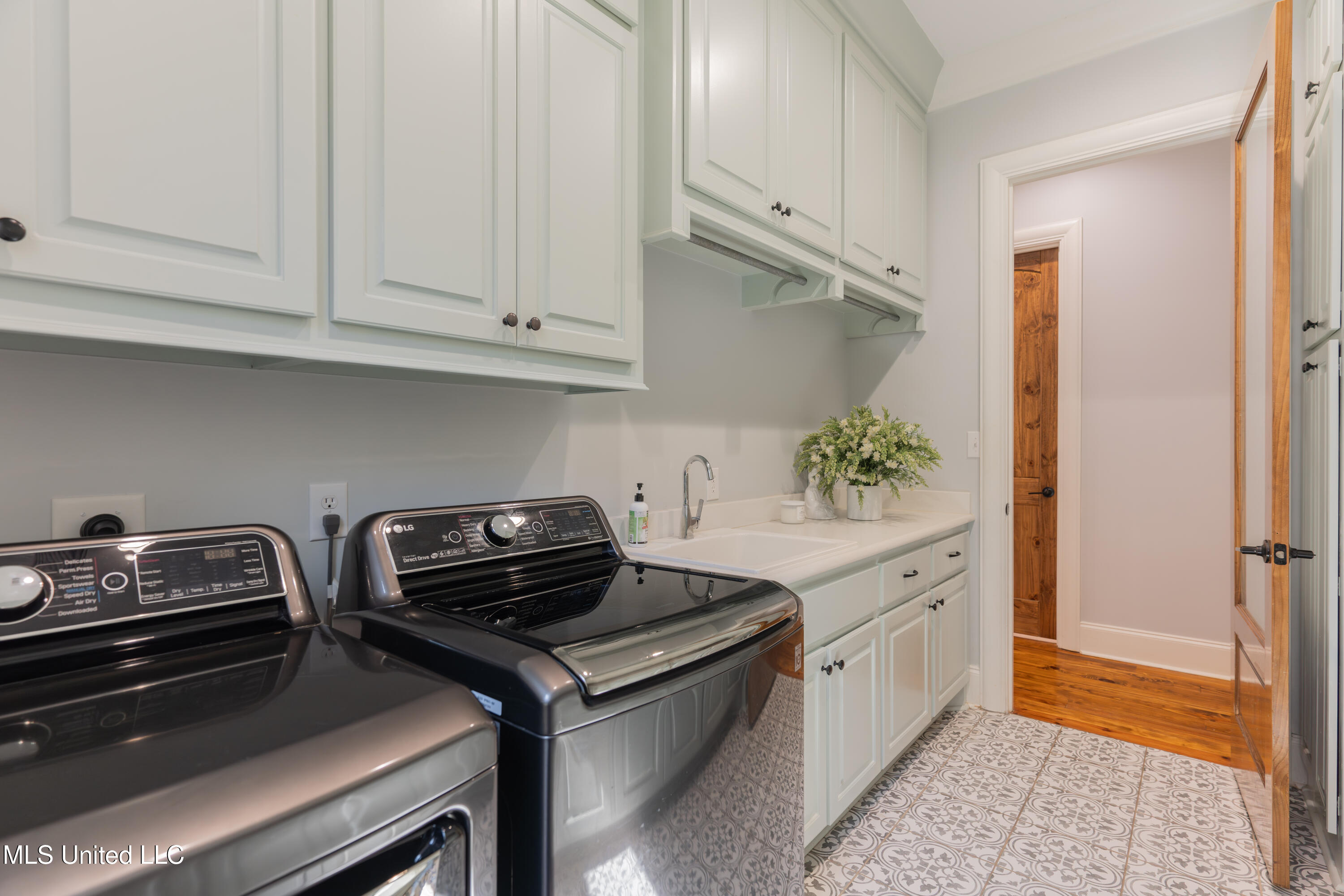 493 Viewpointe Way Property Photo 45