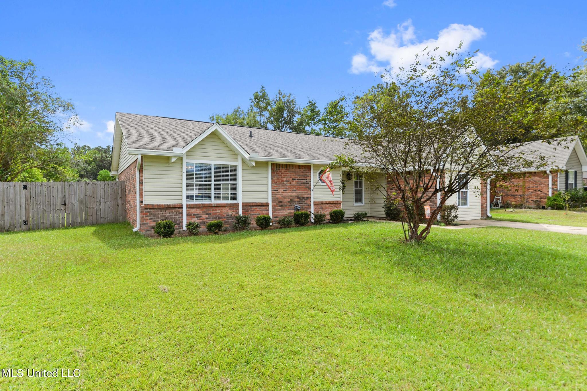 15417 Glen Drive Property Photo 2