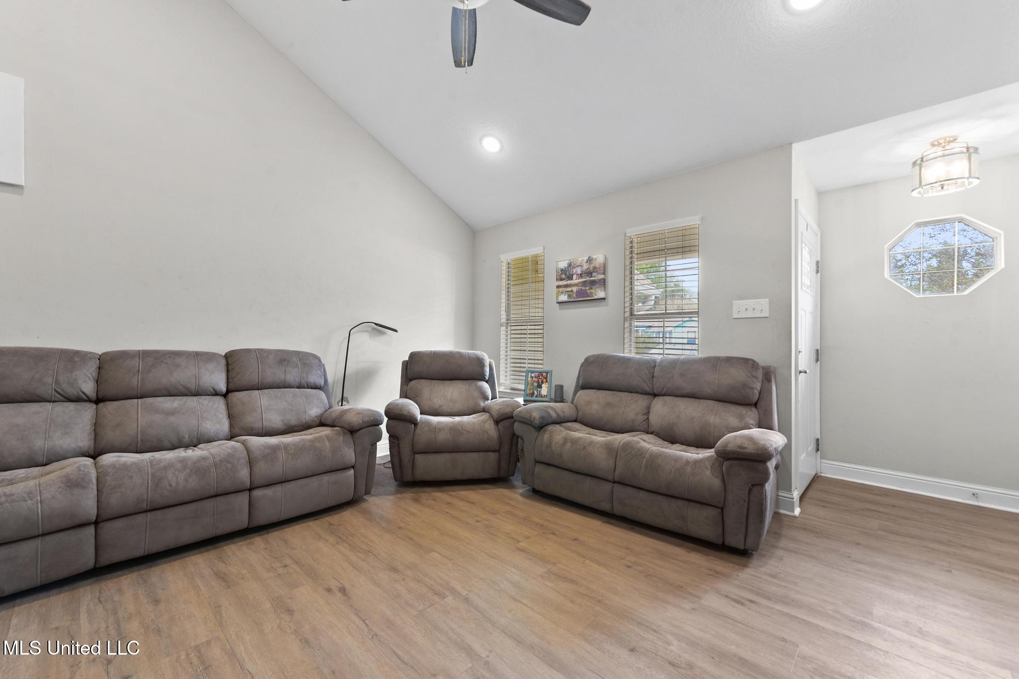 15417 Glen Drive Property Photo 4