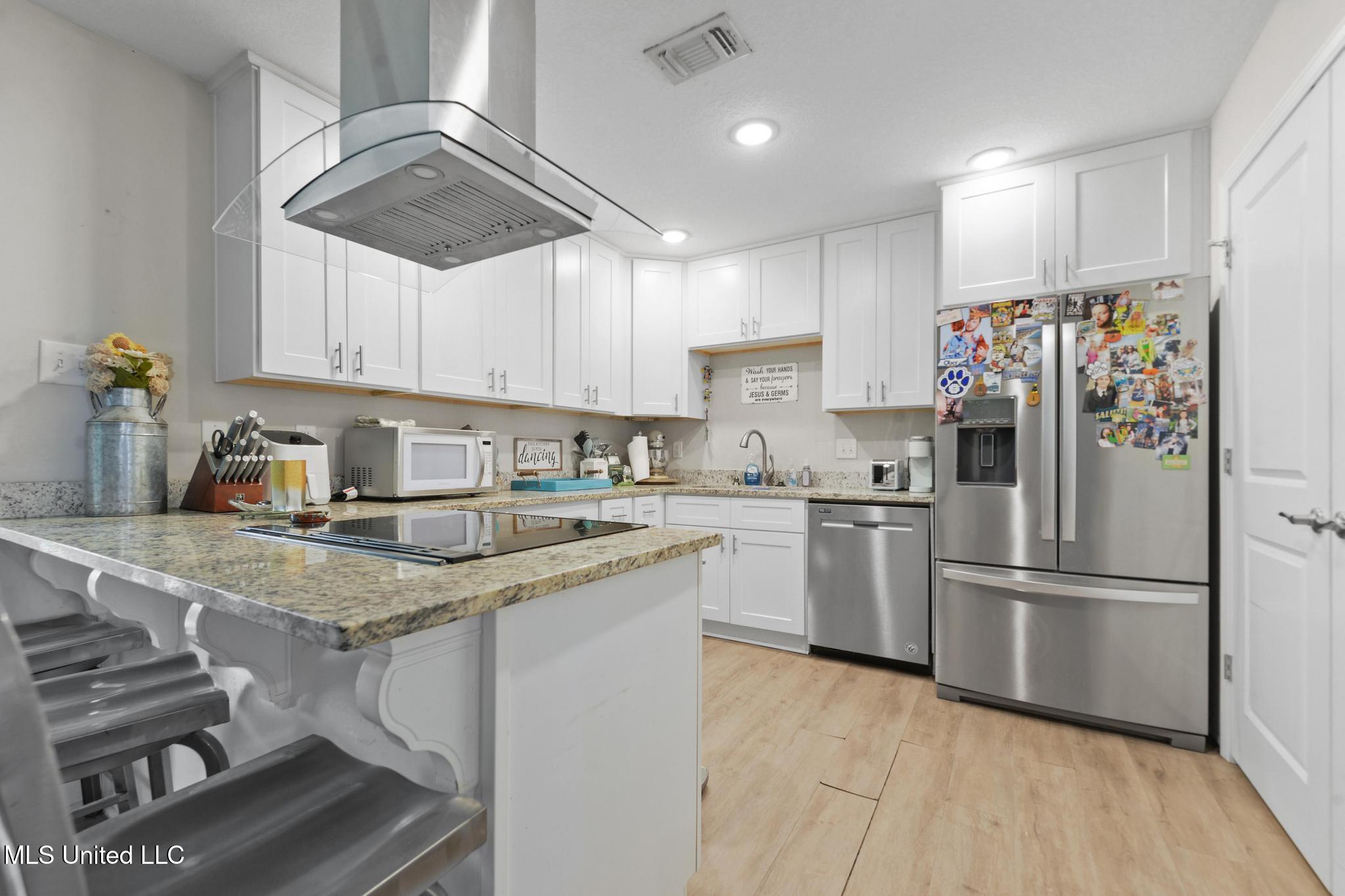 15417 Glen Drive Property Photo 6